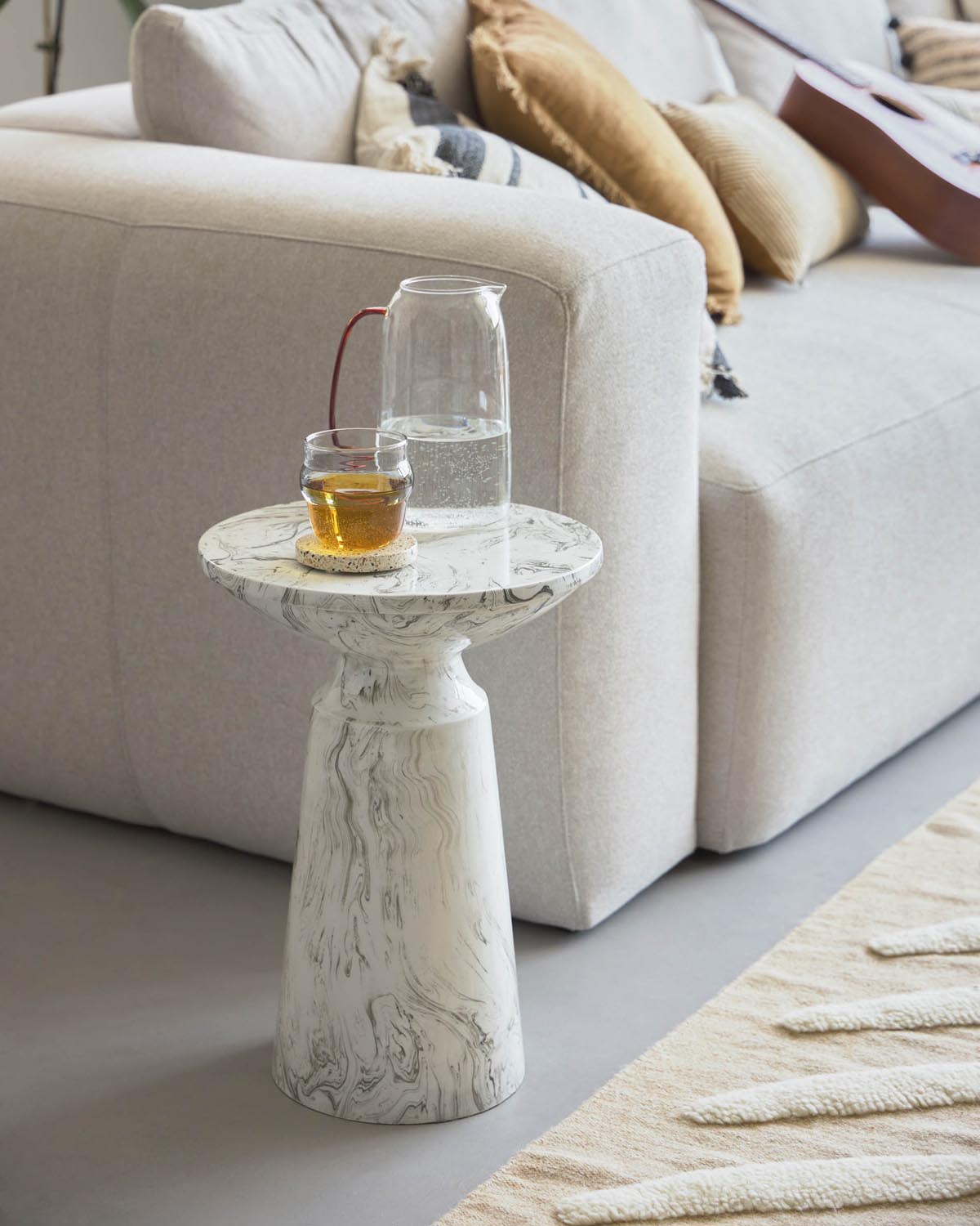 Stilvoller Kesbury Tisch Ø 33 cm von Kave Home für jedes Ambiente.