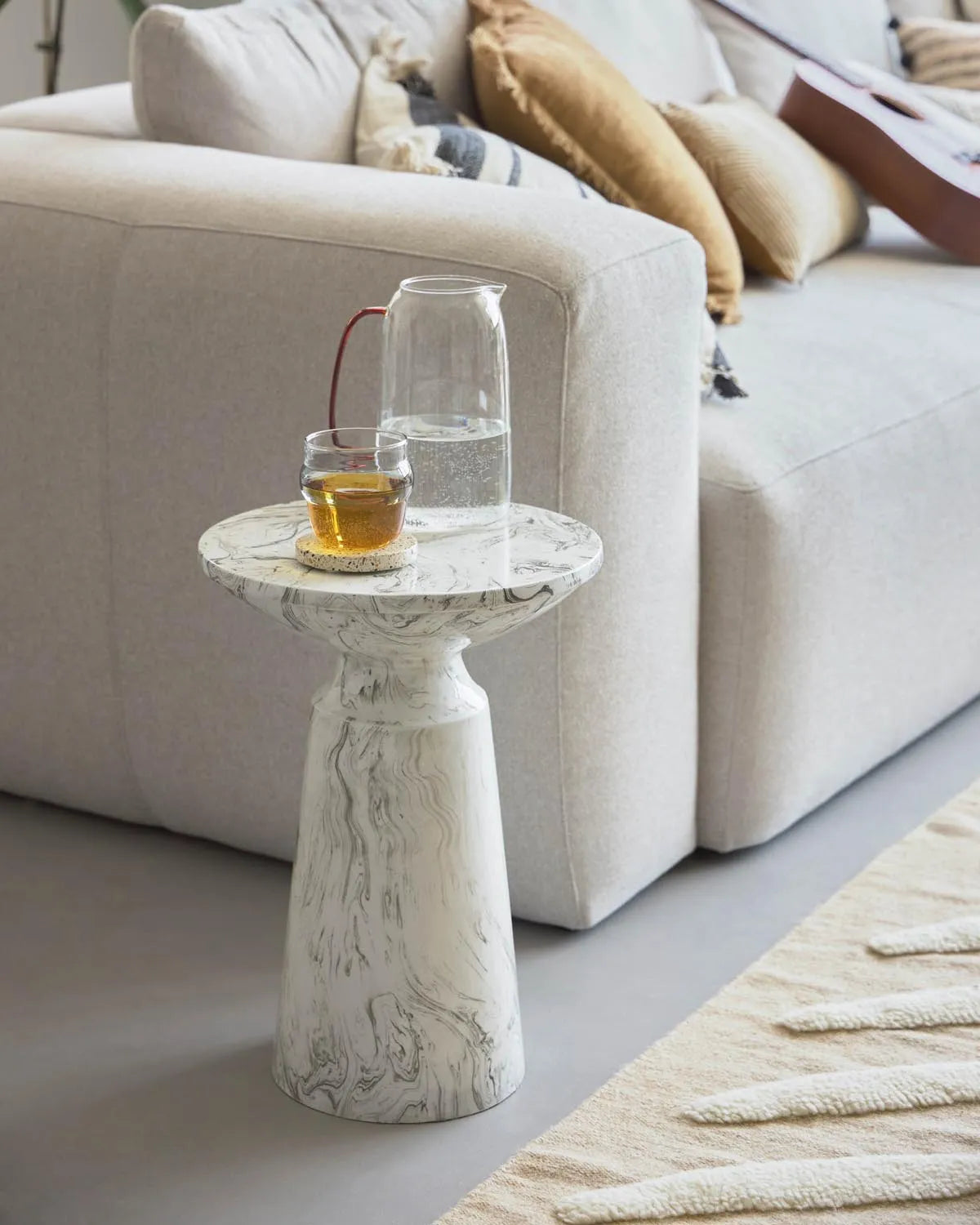 Stilvoller Kesbury Tisch Ø 33 cm von Kave Home für jedes Ambiente.
