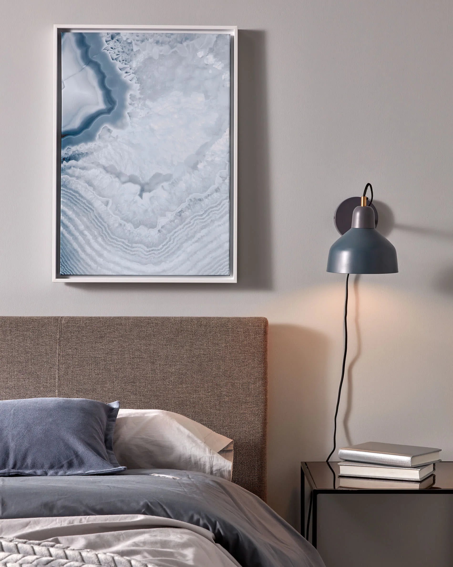 Die Olimpia Wandlampe vereint modernes Design mit Funktionalität und verleiht jedem Raum stilvolle Eleganz.