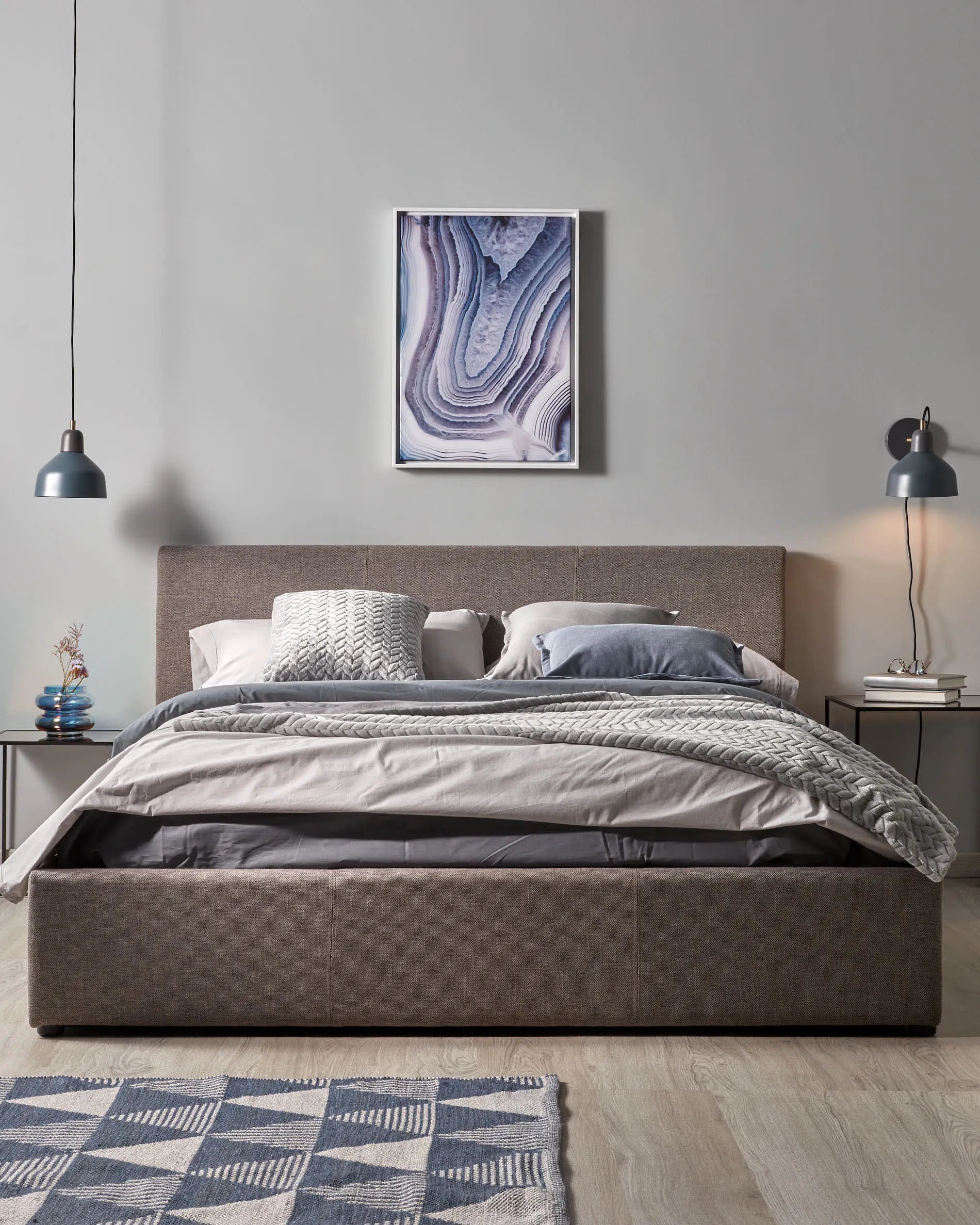 Die Olimpia Wandlampe vereint modernes Design mit Funktionalität und verleiht jedem Raum stilvolle Eleganz.