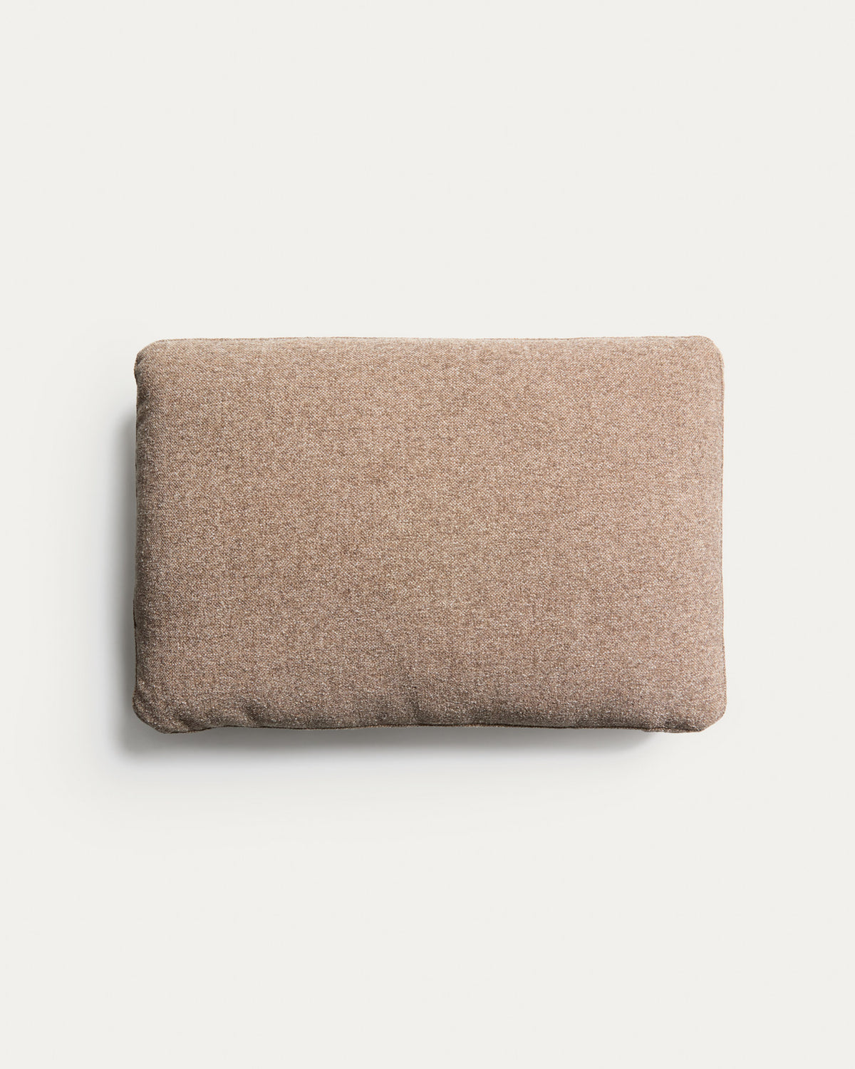 Kissen Blok in brauner Chenille, 40 x 60 cm in Taupe präsentiert im Onlineshop von KAQTU Design AG. Deko Kissen ist von Kave Home