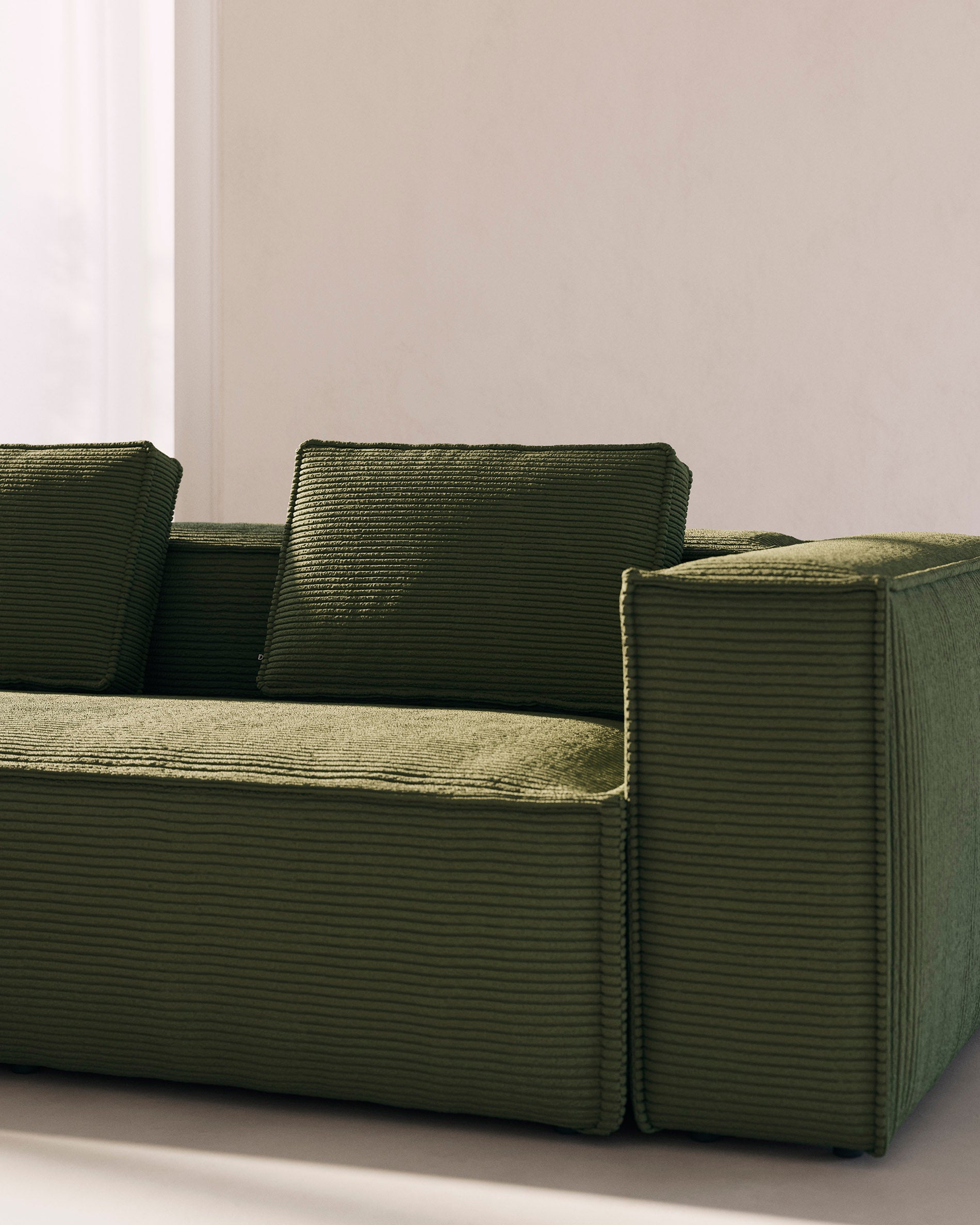 Kissen Blok, schwer entflammbar mit dickem Cord in Grün, 40 x 60 cm in Grün präsentiert im Onlineshop von KAQTU Design AG. Deko Kissen ist von Kave Home
