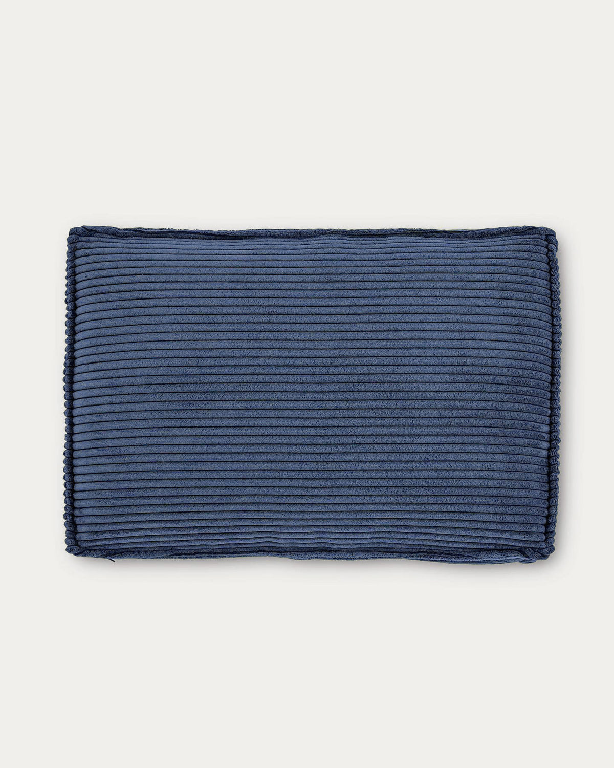 Kissen Blok, schwer entflammbar mit dickem Cord in Blau, 40 x 60 cm in Blau präsentiert im Onlineshop von KAQTU Design AG. Deko Kissen ist von Kave Home