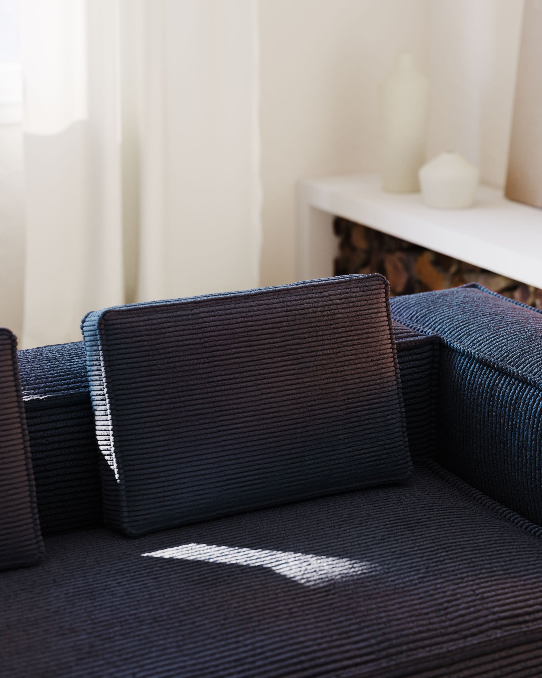Kissen Blok, schwer entflammbar mit dickem Cord in Blau, 40 x 60 cm in Blau präsentiert im Onlineshop von KAQTU Design AG. Deko Kissen ist von Kave Home