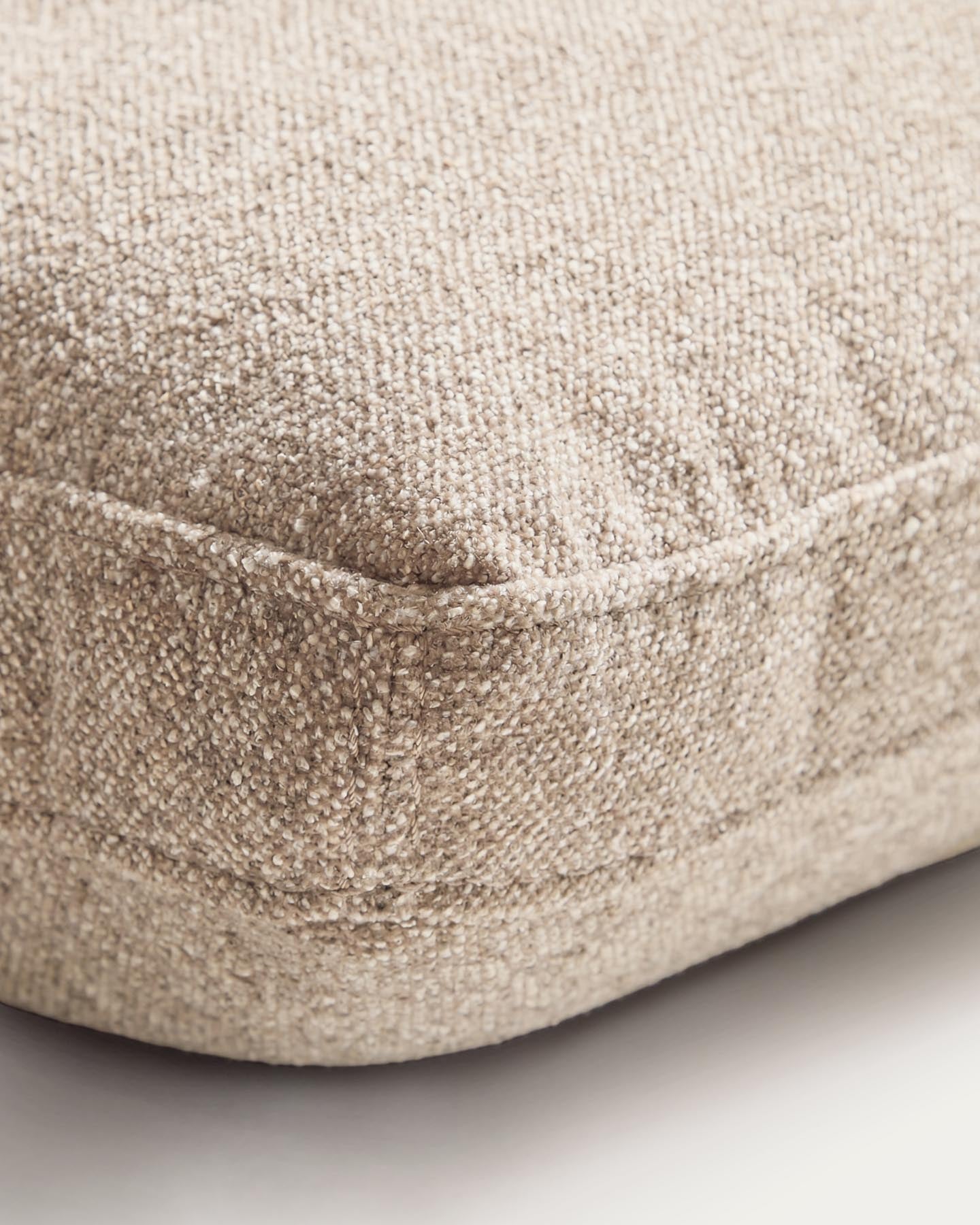 Kissen Blok in beiger Chenille, 50 x 60 cm in Beige präsentiert im Onlineshop von KAQTU Design AG. Deko Kissen ist von Kave Home