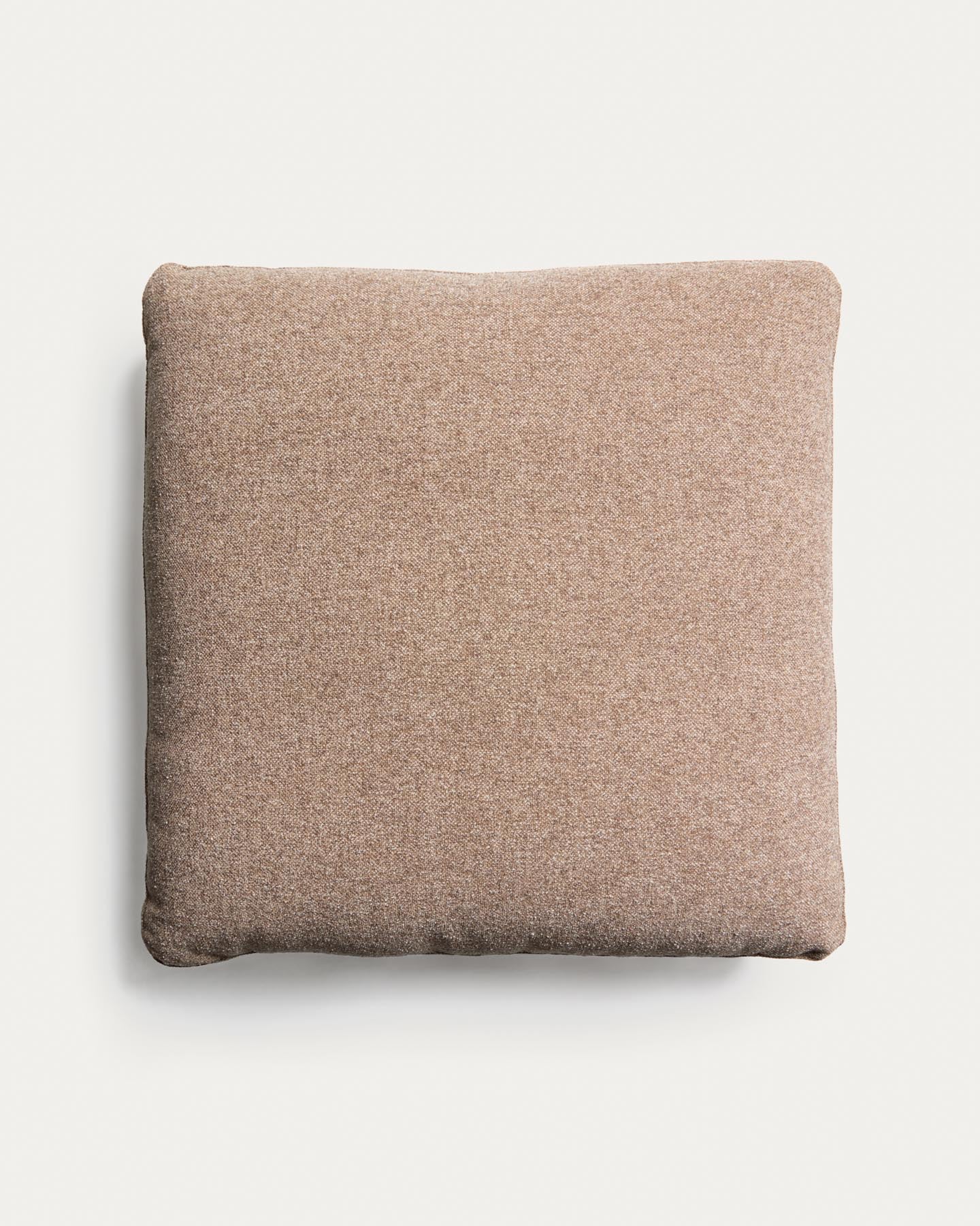 Kissen Blok in brauner Chenille, 60 x 60 cm in Taupe präsentiert im Onlineshop von KAQTU Design AG. Deko Kissen ist von Kave Home