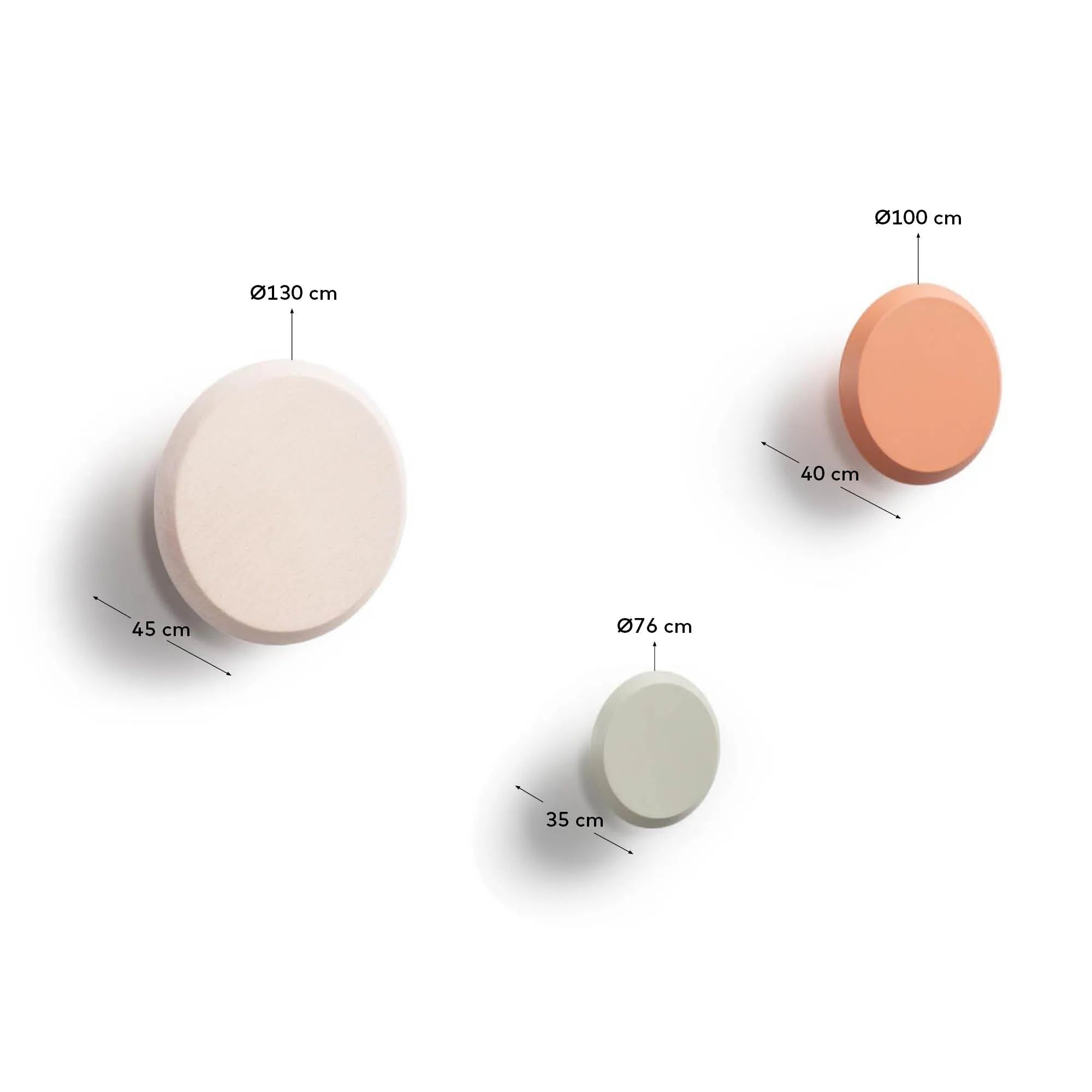 Set aus 3 Wandhaken aus massiver Buche mit natürlichem, orangefarbenem und beigem Finish. Modernes Design von Kave Home.