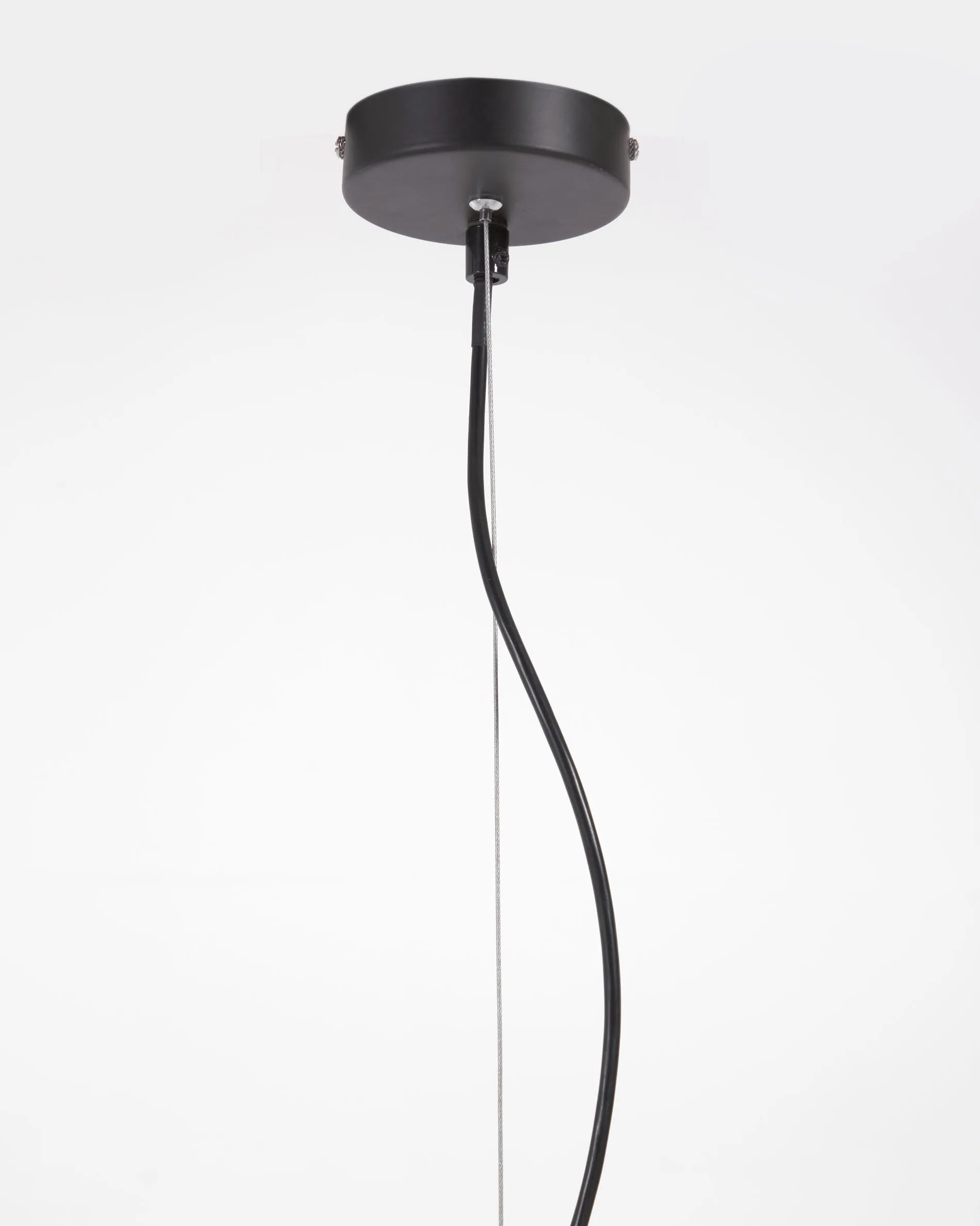 Der Spica Lampenschirm von Kave Home vereint modernes Design mit Funktionalität und schafft eine einladende Atmosphäre.