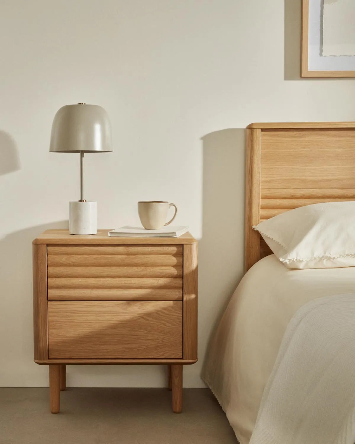 Alish Tischlampe von Kave Home: Marmorfuß trifft modernes Design.