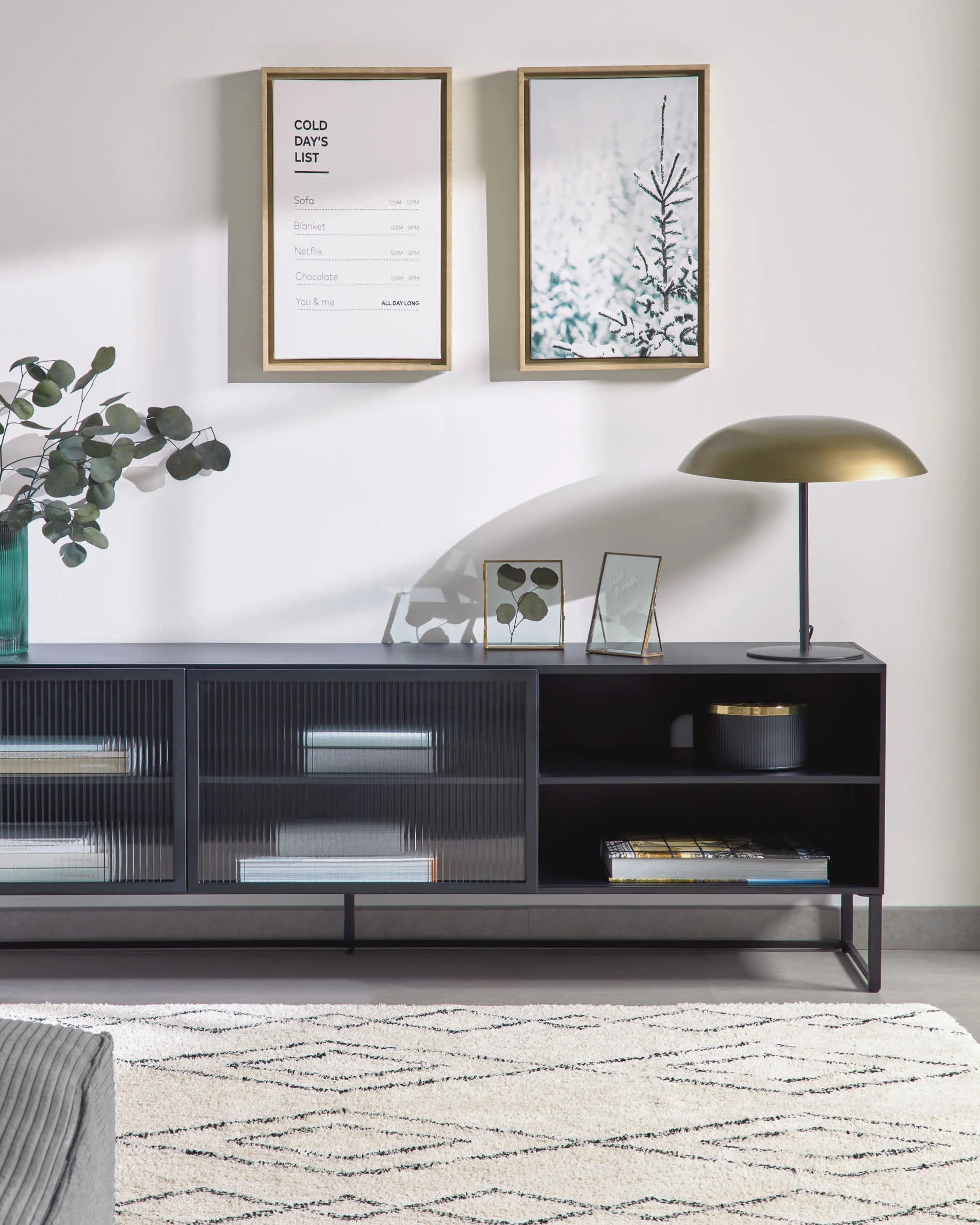 Eleganter TV-Schrank aus schwarzem Stahl, 180x58 cm, mit Kristallfronten für modernen Industrial Chic.