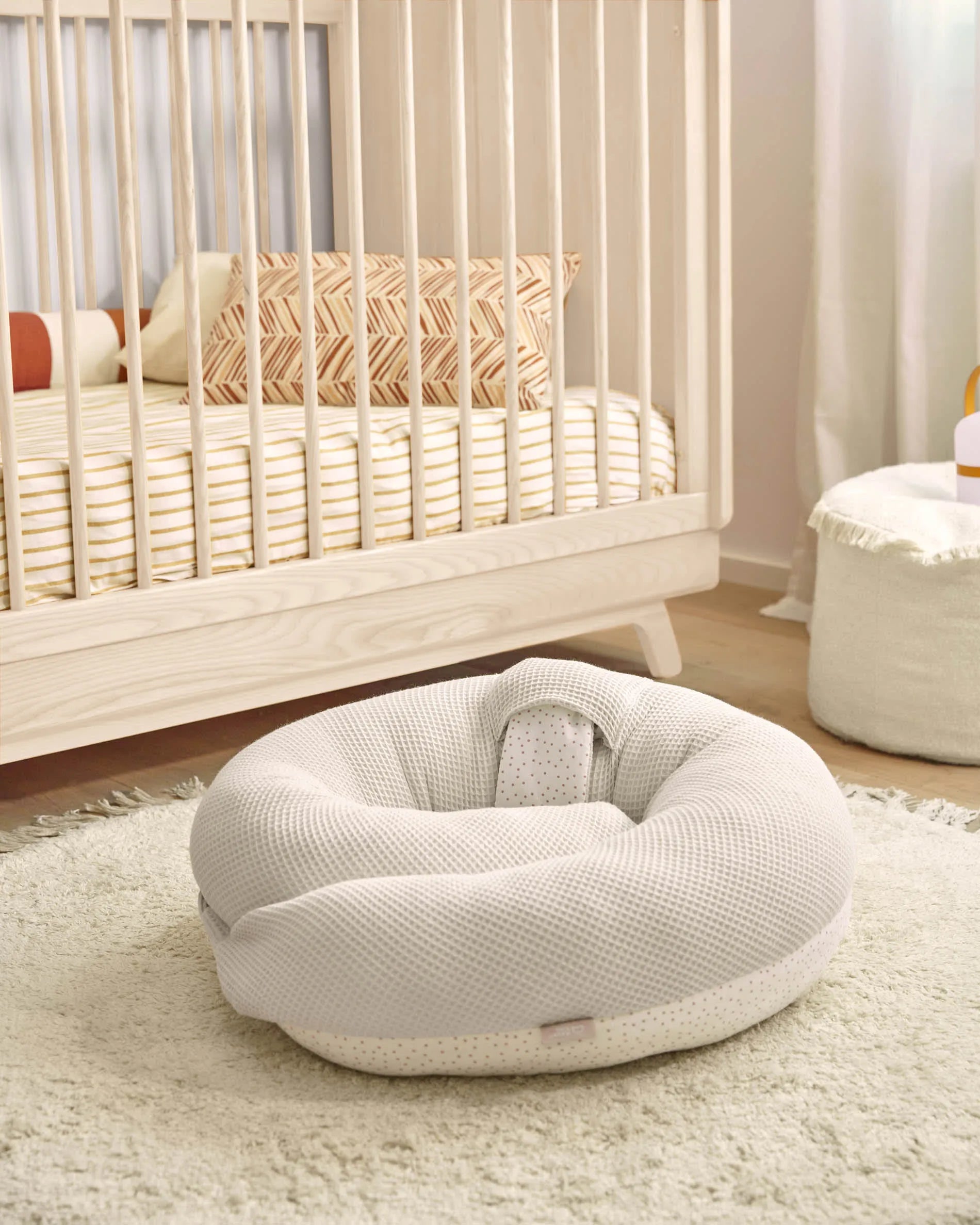 Der Orwen Teppich von Kave Home: 100% Baumwolle, Ø 100 cm, stilvoll und pflegeleicht, ideal für jeden Raum.