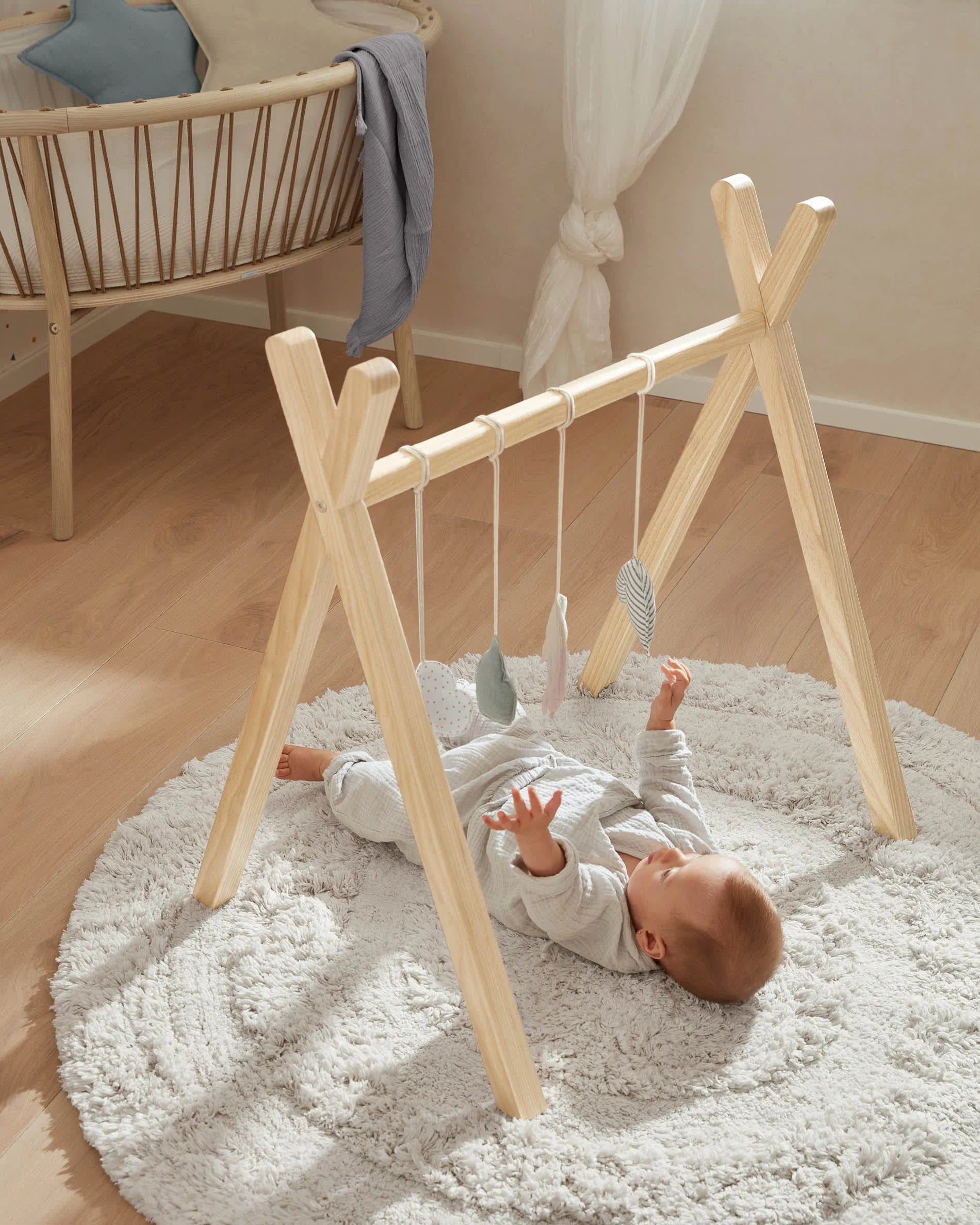 Der Babytrainer Tipi Maralis aus massivem Buchenholz fördert spielerisch die Entwicklung Ihres Kindes.