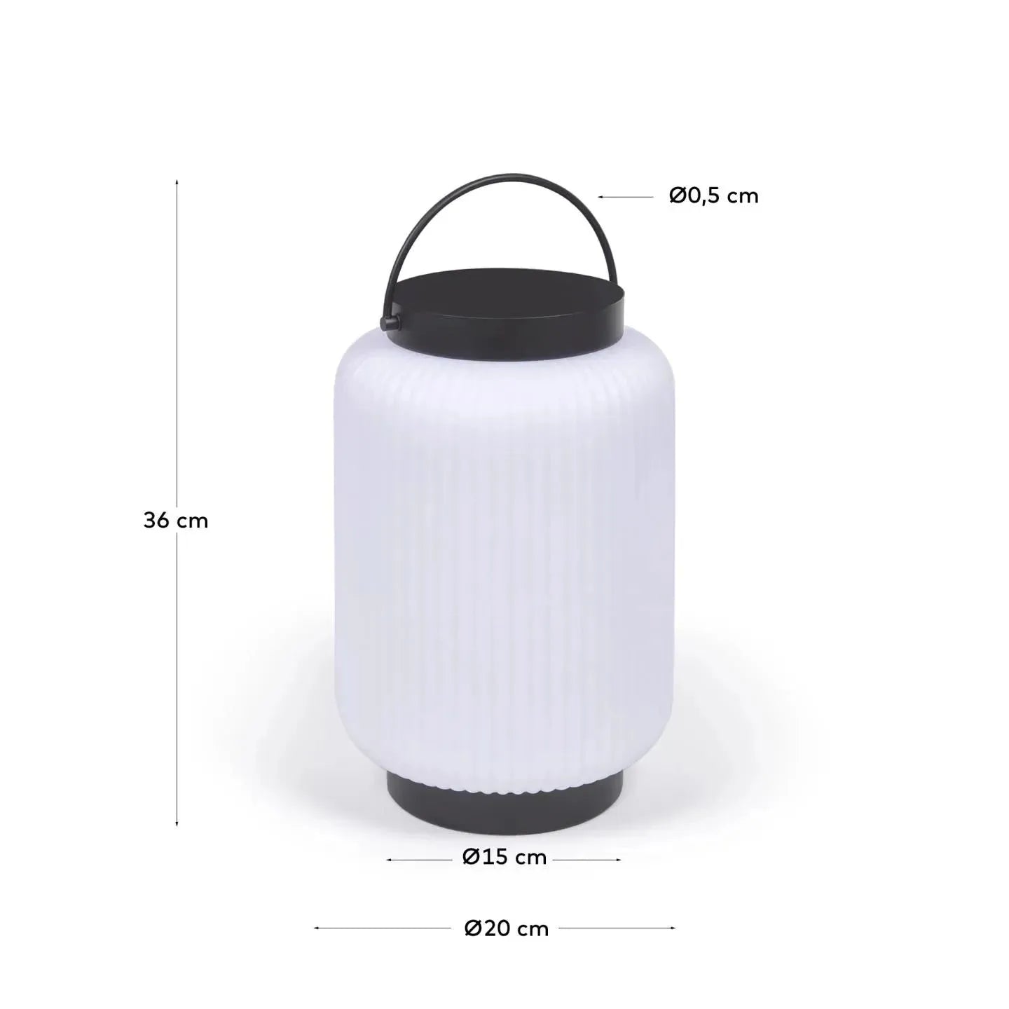 Die Verona Tischlampe kombiniert Polyethylen und schwarzes Metall für stilvolle Beleuchtung und modernes Ambiente in jedem Raum.