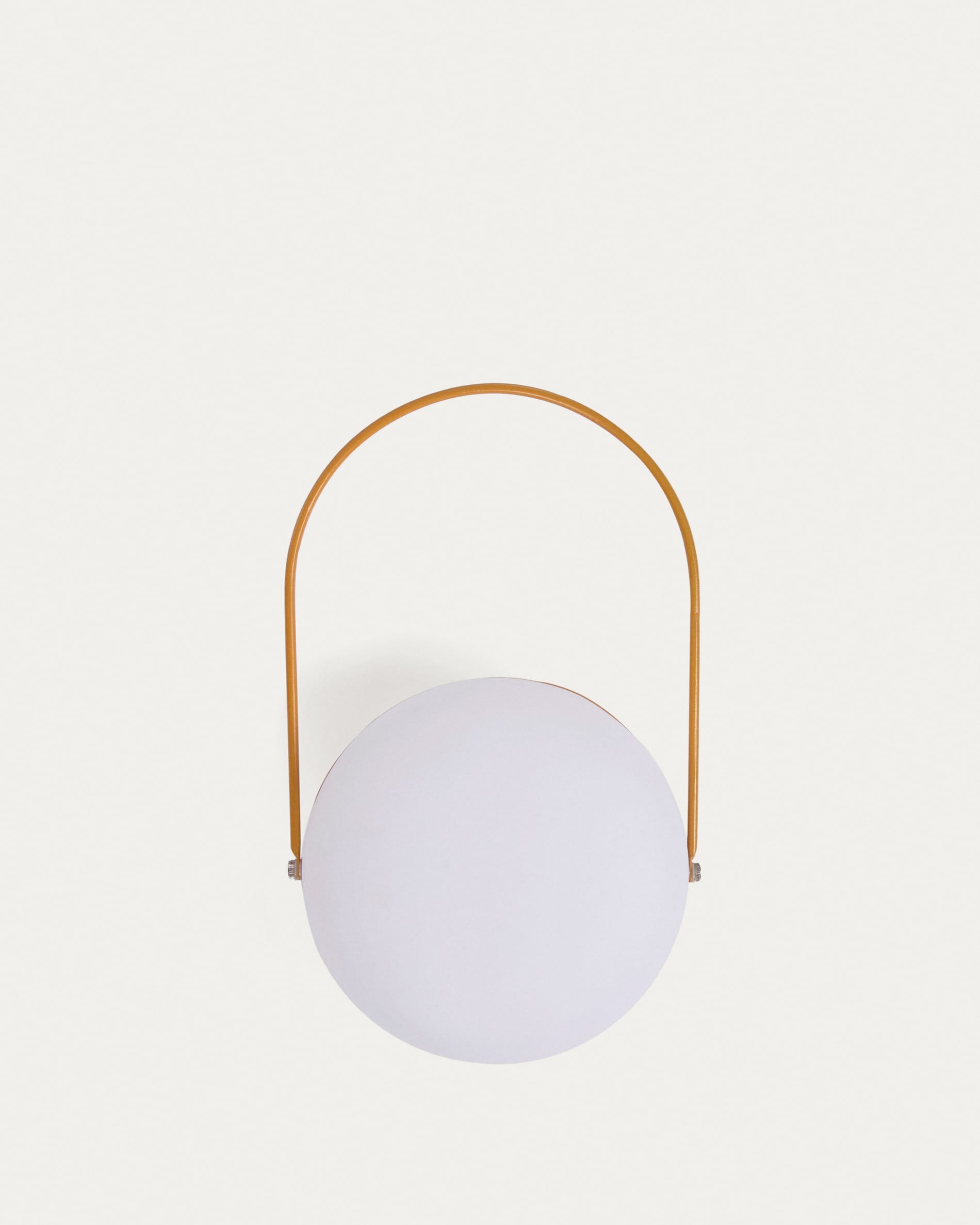 Die Tea Tischlampe aus Polyethylen und Metall in Senfgelb vereint modernes Design mit funktionaler Beleuchtung für jeden Raum.