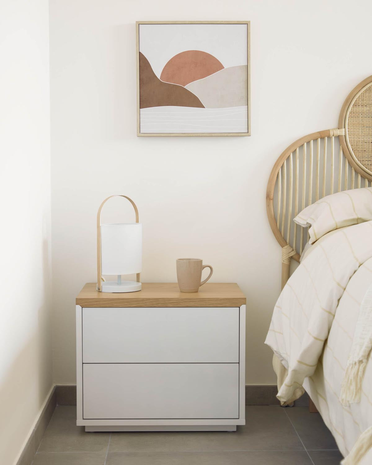 Moderner Abilen Nachttisch von Kave Home mit stilvollem Design.