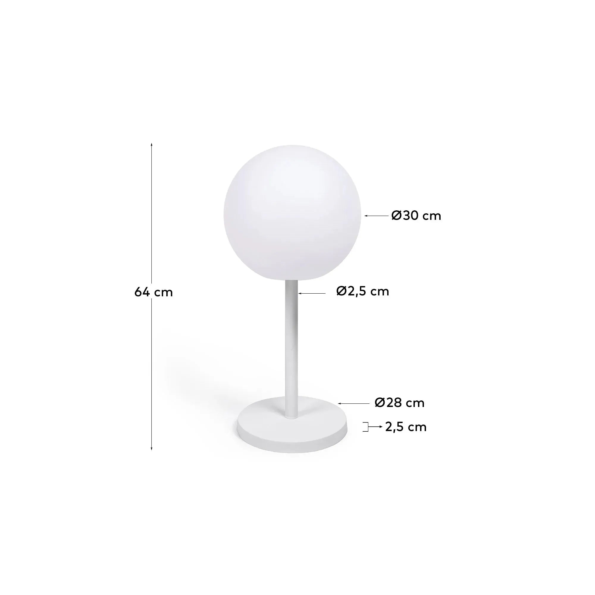 Stilvolle Outdoor-Tischlampe Dinesh aus weißem Stahl von Kave Home, perfekt für moderne Außenbereiche und Terrassen.