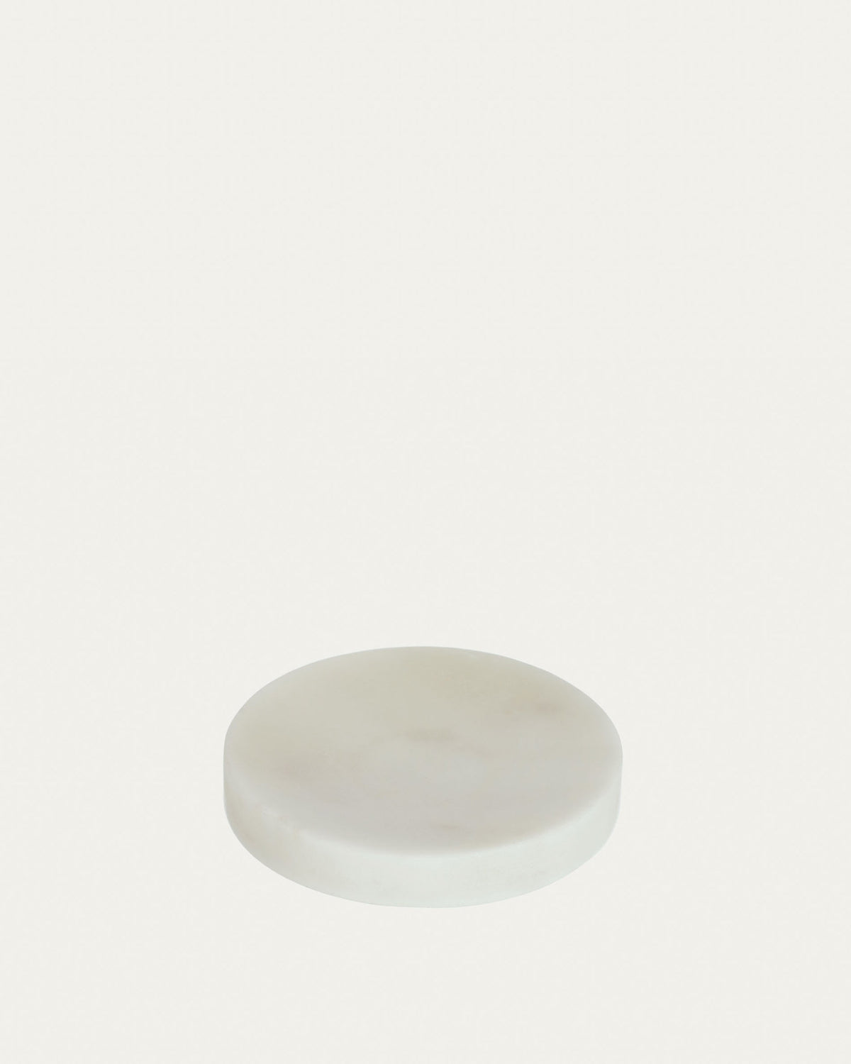 Elenei Seifenschale aus Marmor in Weiss präsentiert im Onlineshop von KAQTU Design AG. Badzubehör ist von Kave Home