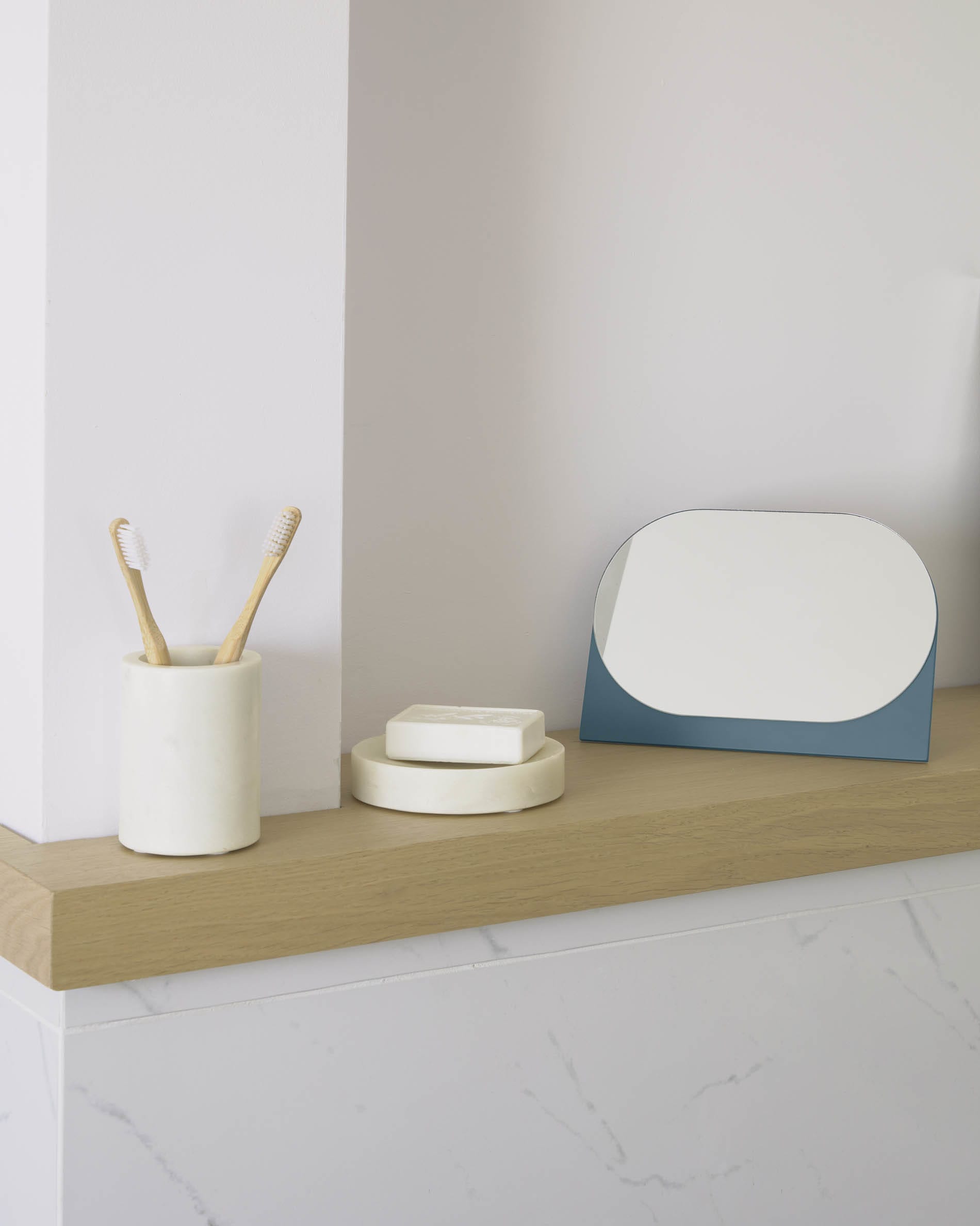 Elenei Seifenschale aus Marmor in Weiss präsentiert im Onlineshop von KAQTU Design AG. Badzubehör ist von Kave Home