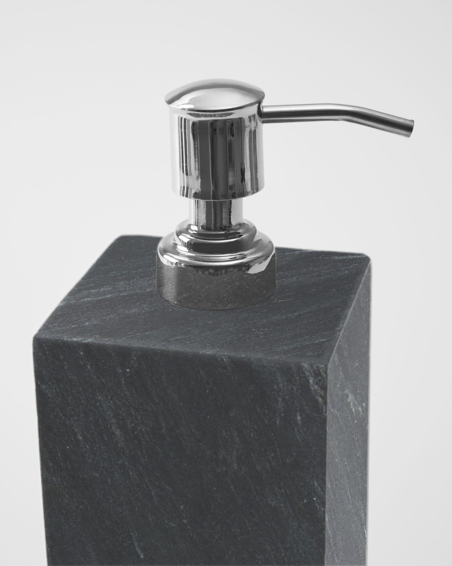 Aixa Seifenspender aus Marmor in Mehrfarbig präsentiert im Onlineshop von KAQTU Design AG. Badzubehör ist von Kave Home