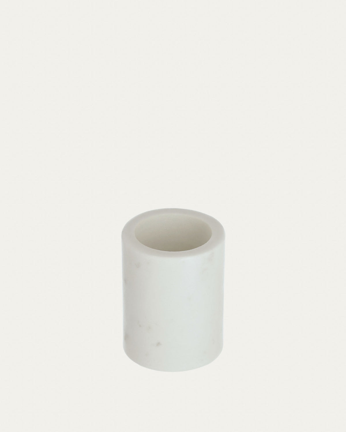 Elenei Zahnbürstenhalter aus Marmor in Weiss präsentiert im Onlineshop von KAQTU Design AG. Badzubehör ist von Kave Home