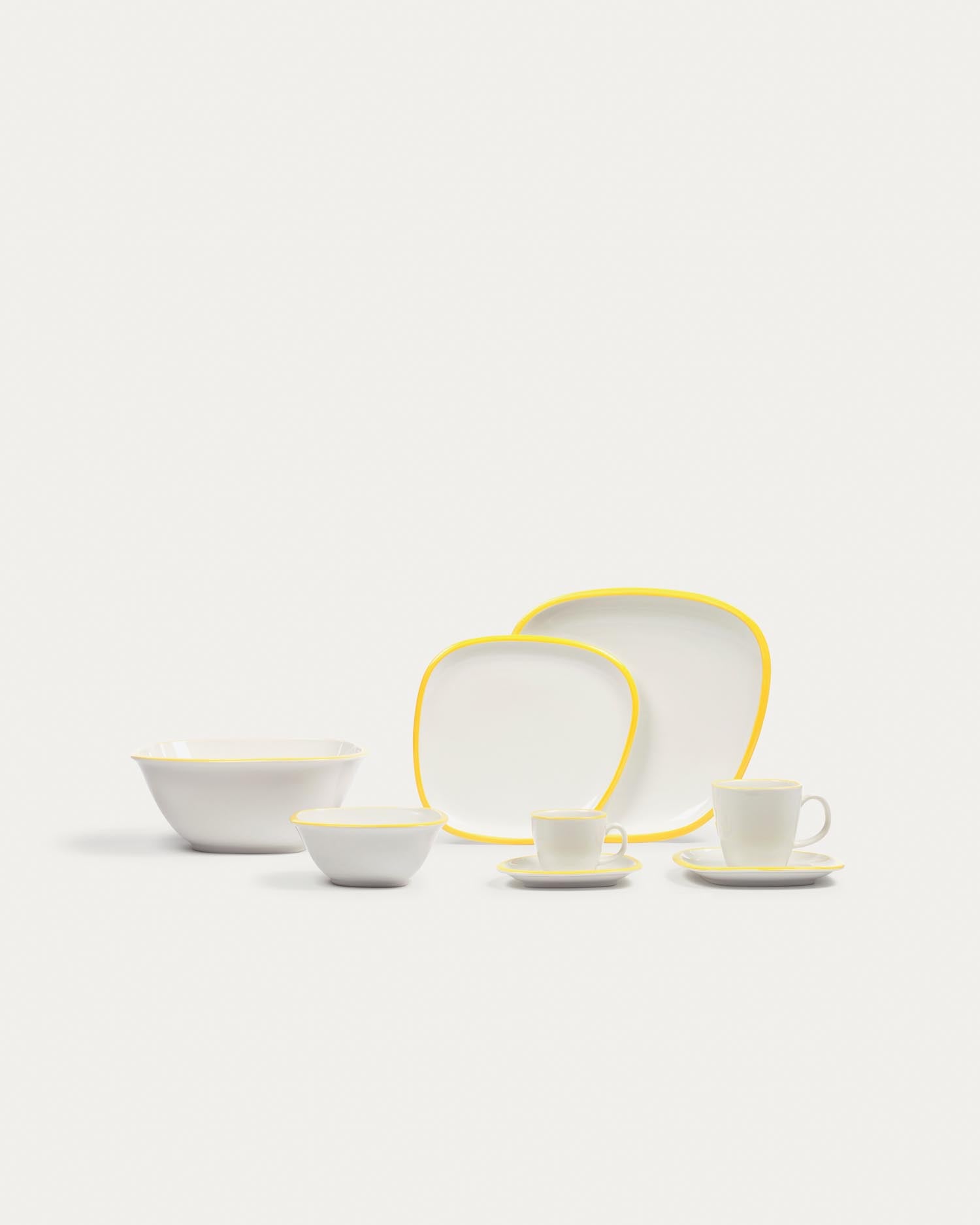 Die Odalin Porzellanschale von Kave Home in Gelb und Weiss vereint modernes Design mit Funktionalität für stilvolle Tischdekoration.