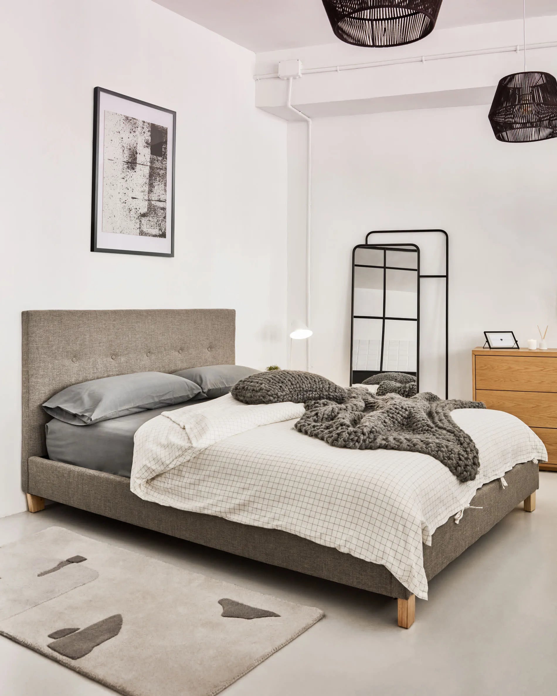 Eleganter schwarzer Lampenschirm aus Baumwolle von Kave Home, Ø 36,5 cm, perfekt für moderne Deckenleuchten.