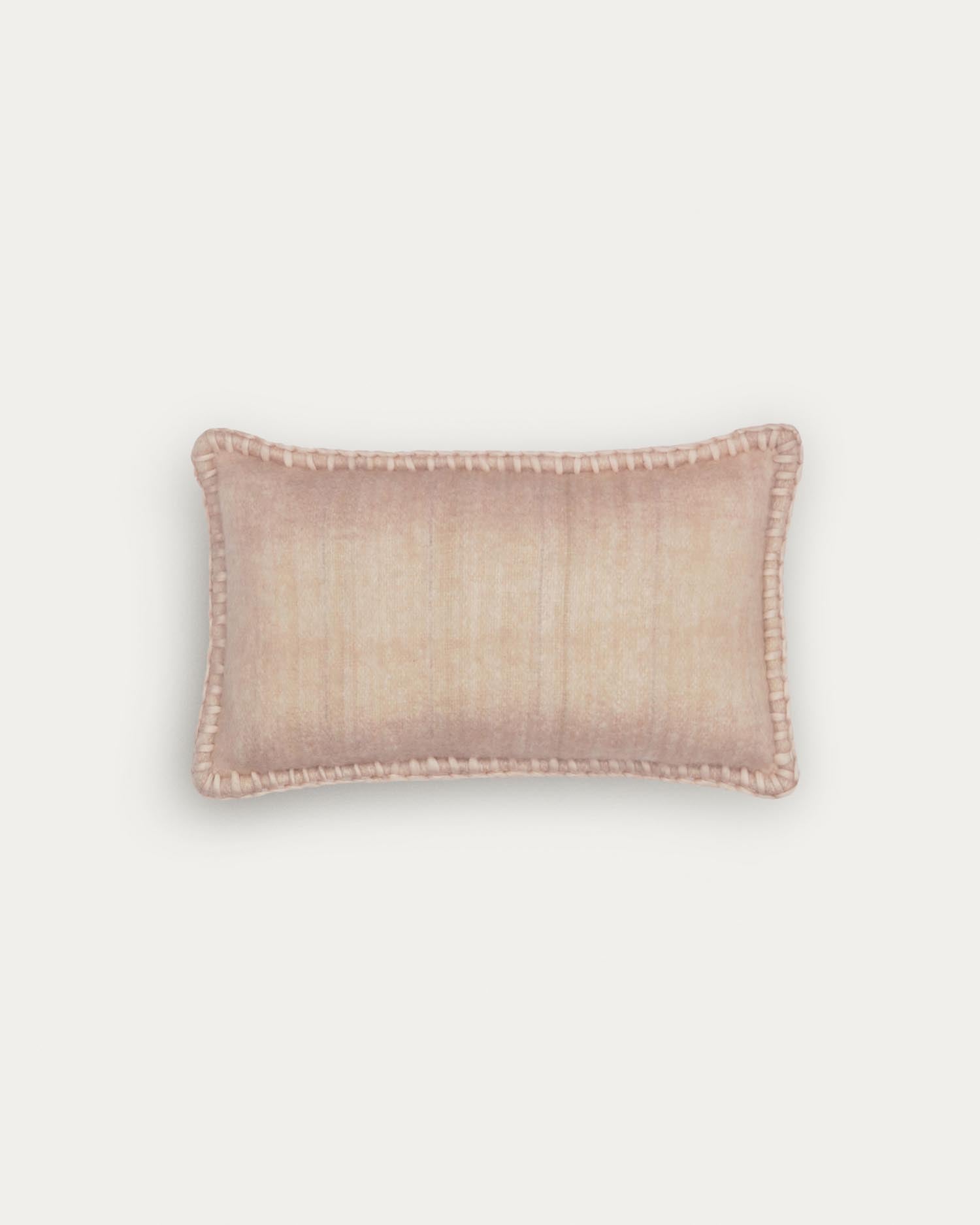 Augustina Kissenbezug rosa 30 x 50 cm in Rosa präsentiert im Onlineshop von KAQTU Design AG. Deko Kissenbezug ist von Kave Home