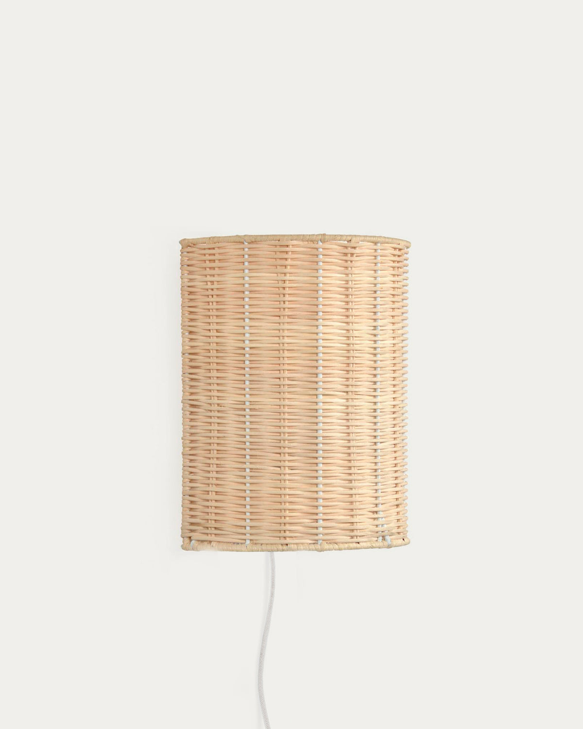 Kimjit Wandleuchte aus Rattan mit natürlichem Finish in Natur präsentiert im Onlineshop von KAQTU Design AG. Wandleuchte ist von Kave Home