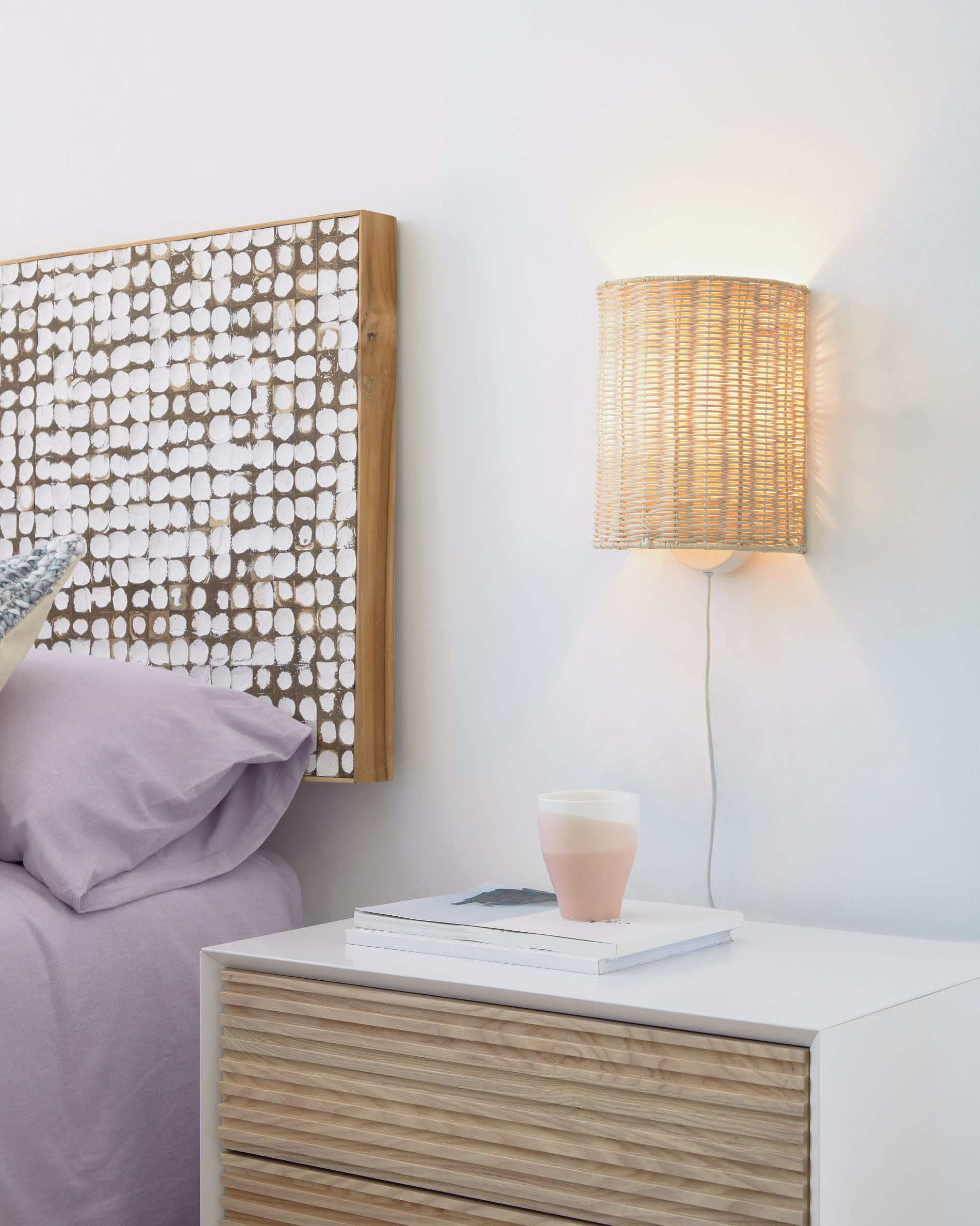 Kimjit Wandleuchte aus Rattan mit natürlichem Finish in Natur präsentiert im Onlineshop von KAQTU Design AG. Wandleuchte ist von Kave Home