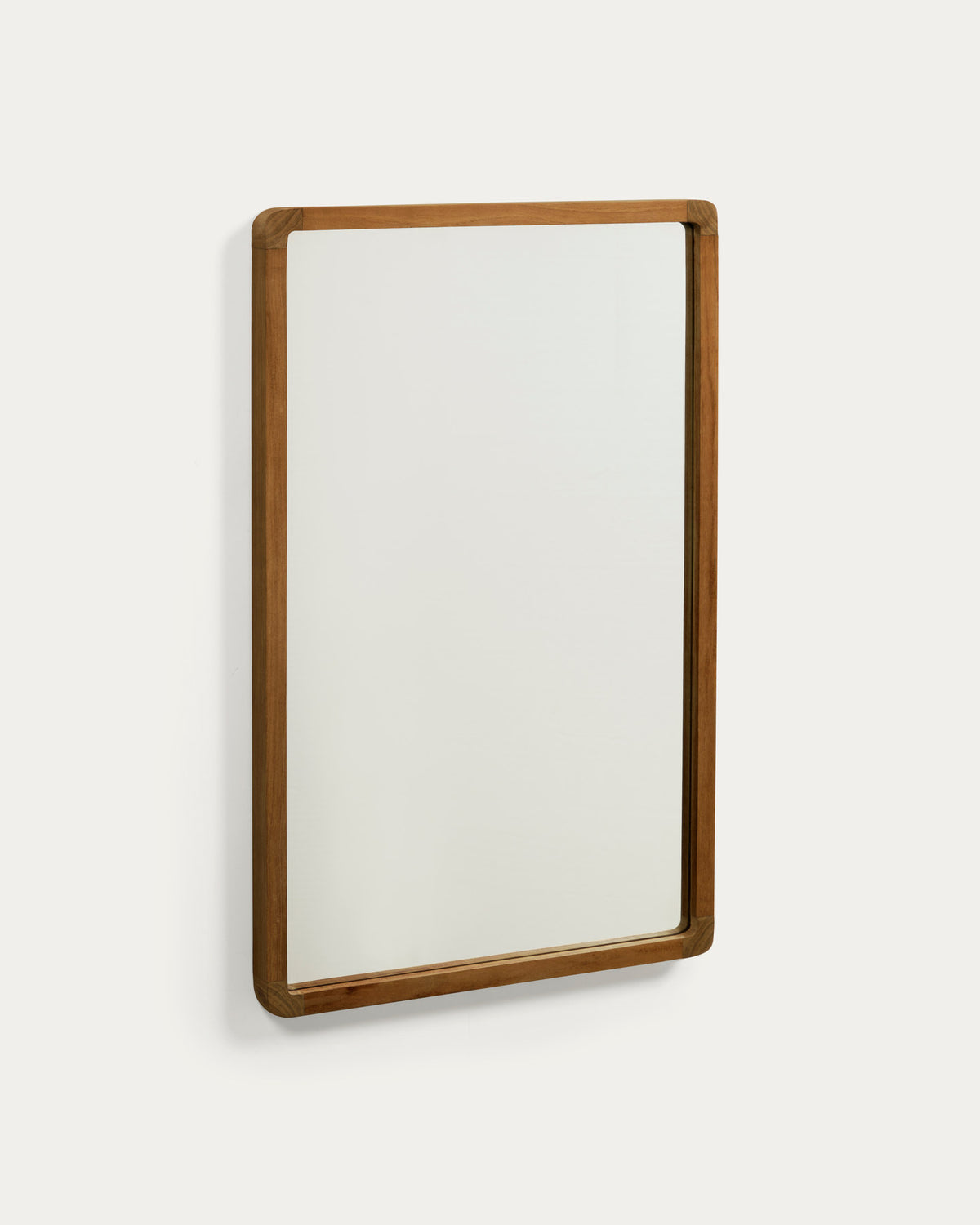 Shamel Spiegel aus massivem Teakholz mit Nussholzfinish 45 x 70 cm in Braun präsentiert im Onlineshop von KAQTU Design AG. Wandspiegel ist von Kave Home