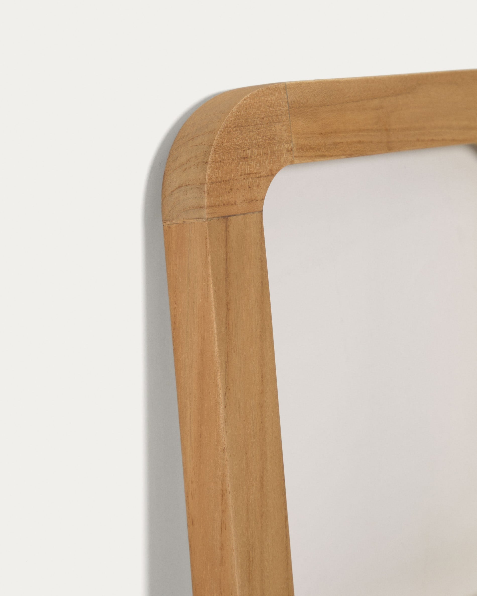 Eleganter Handtuchhalter aus massivem Teakholz, 50x160 cm, mit natürlichem Finish, ideal für stilvolle und zeitgemäße Badezimmer.