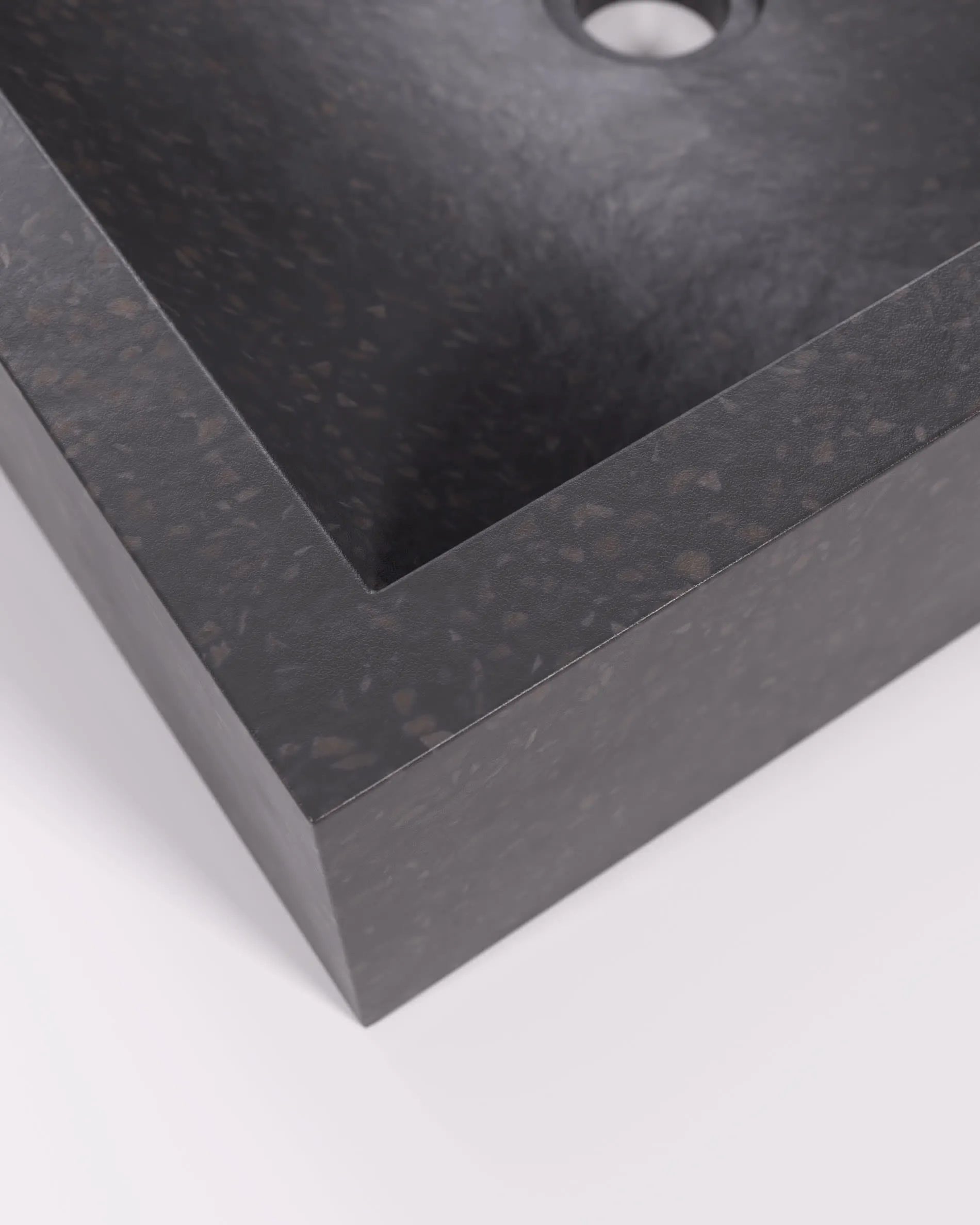 Eleganter schwarzer Terrazzo-Waschtisch, 40x45 cm, vereint Stil und Funktionalität für moderne Badezimmer.