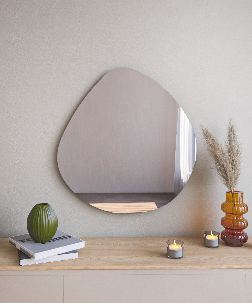 Besso - Black in Schwarz präsentiert im Onlineshop von KAQTU Design AG. Spiegel ist von Hanah Home