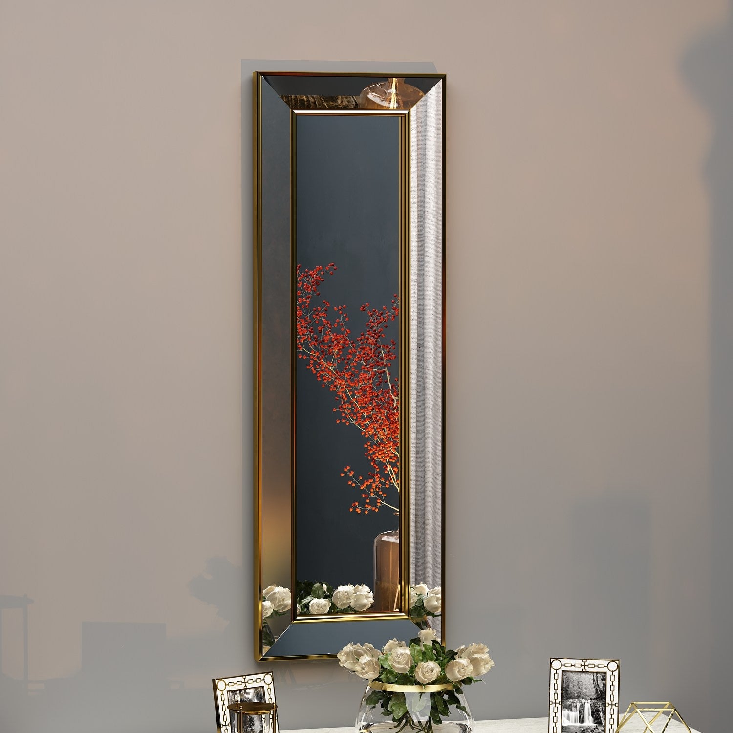 Carlos - Gold in Gold präsentiert im Onlineshop von KAQTU Design AG. Spiegel ist von Hanah Home