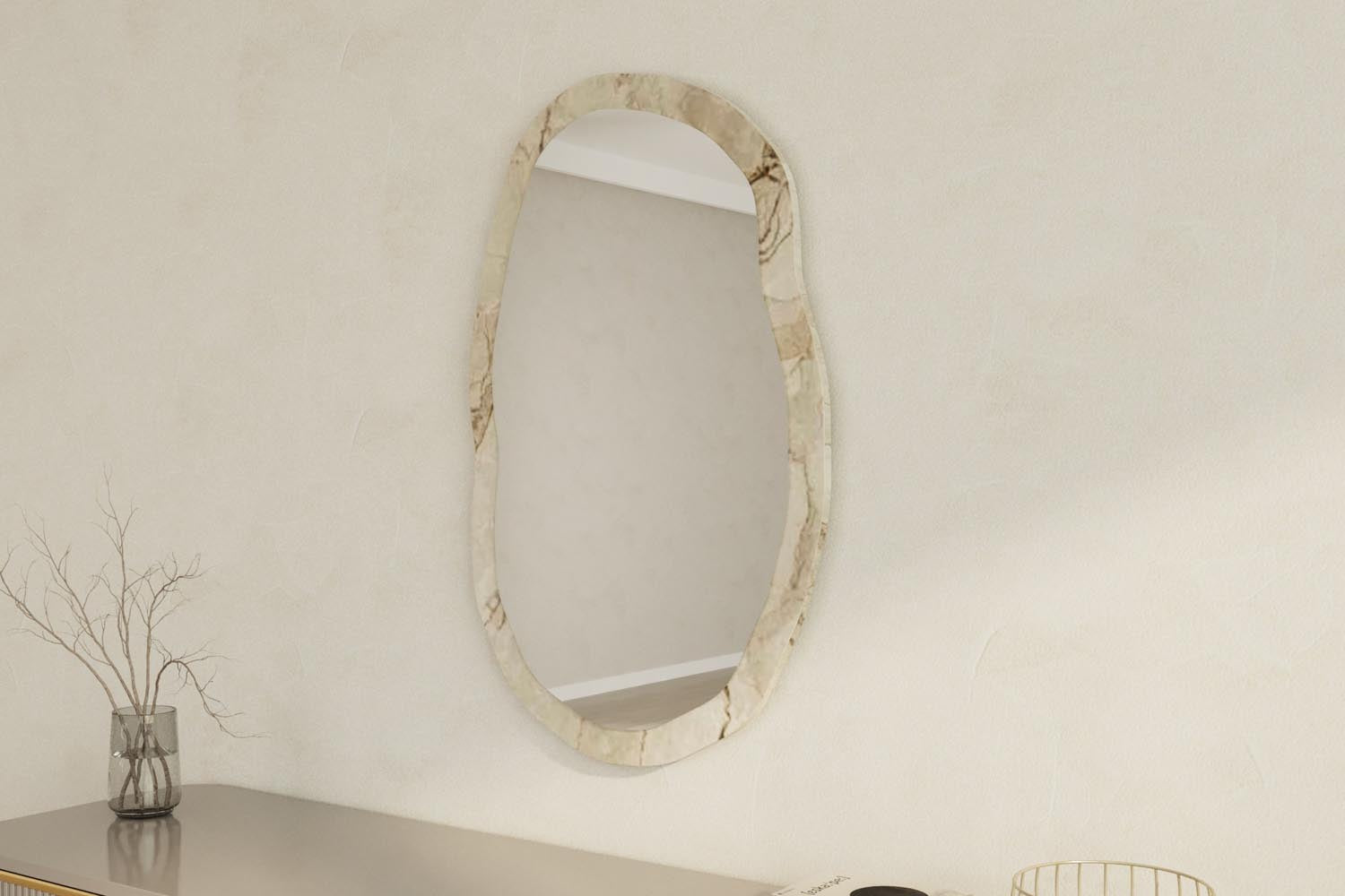 Lossa in Ephesus Marmor präsentiert im Onlineshop von KAQTU Design AG. Spiegel ist von Hanah Home