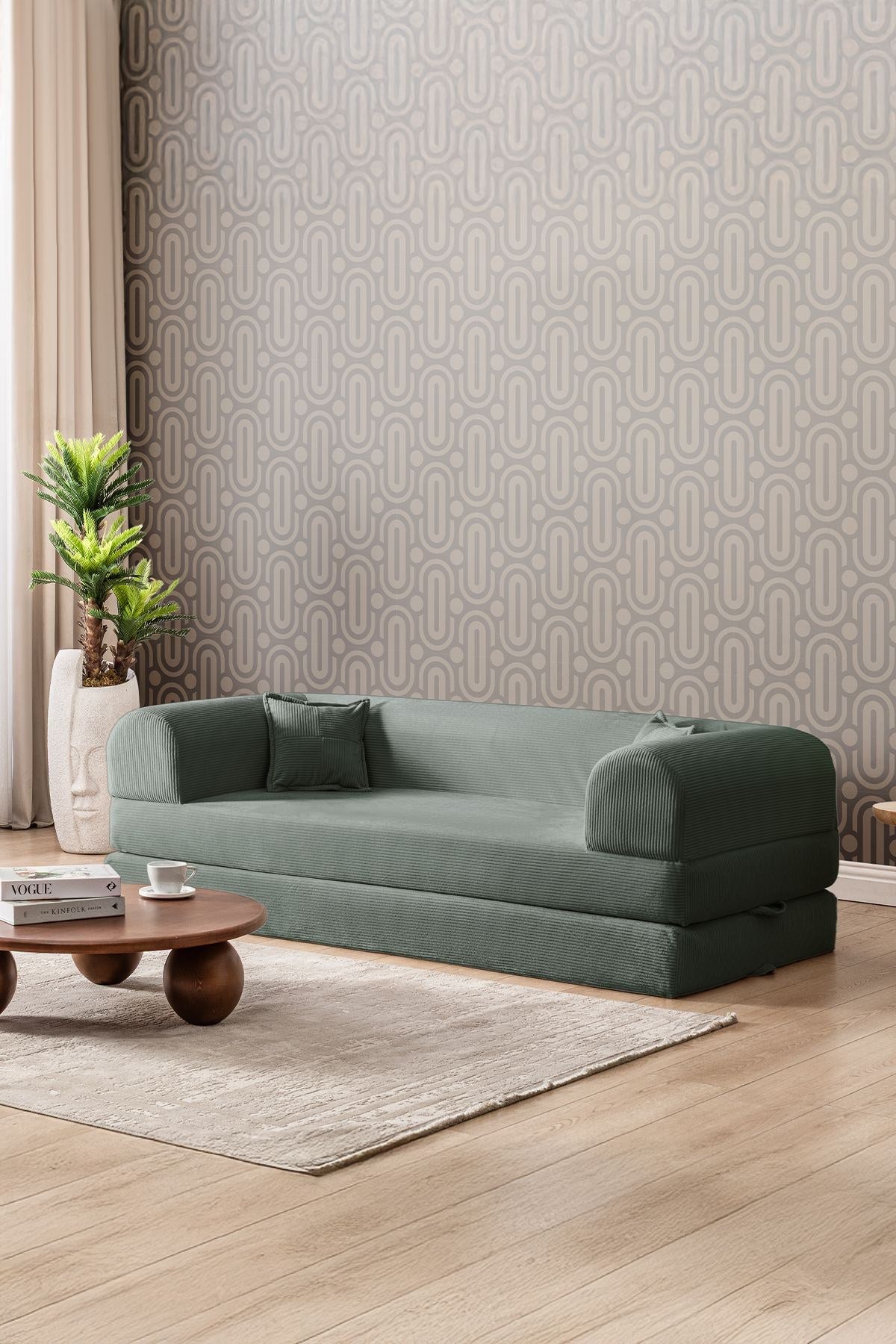 Grünes 3-Sitzer Schlafsofa Legom Eco von Hanah Home aus geripptem Cord-Plüschstoff mit zwei Kissen und abnehmbarem Bezug.