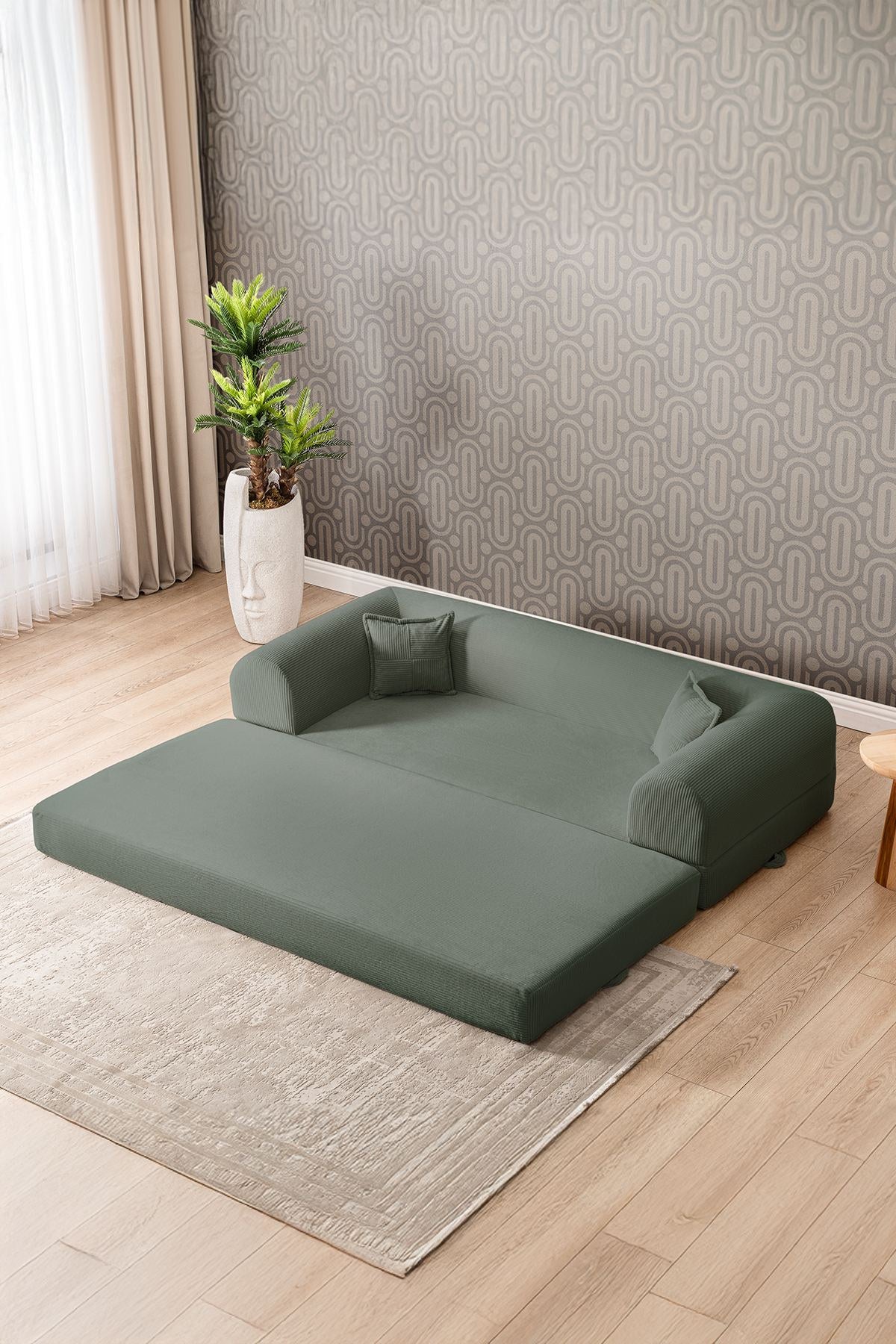 Grünes 3-Sitzer Schlafsofa Legom Eco von Hanah Home aus geripptem Cord-Plüschstoff mit zwei Kissen und abnehmbarem Bezug.