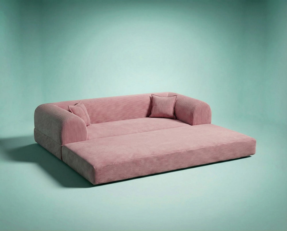 Rosafarbenes 3-Sitzer Schlafsofa aus geripptem Cord-Plüschstoff mit zwei Kissen und rutschfester Sohle, Frontalansicht auf hellem Hintergrund.