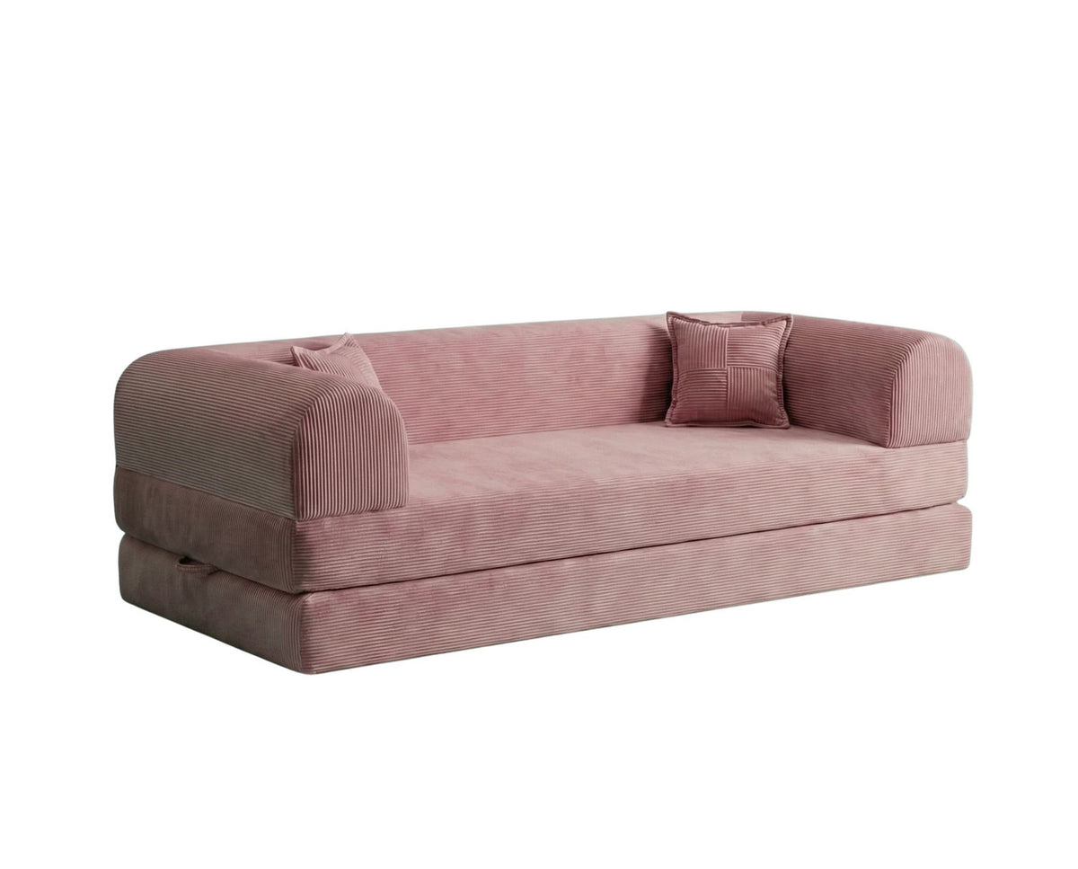Rosafarbenes 3-Sitzer Schlafsofa aus geripptem Cord-Plüschstoff mit zwei Kissen und rutschfester Sohle, Frontalansicht auf hellem Hintergrund.