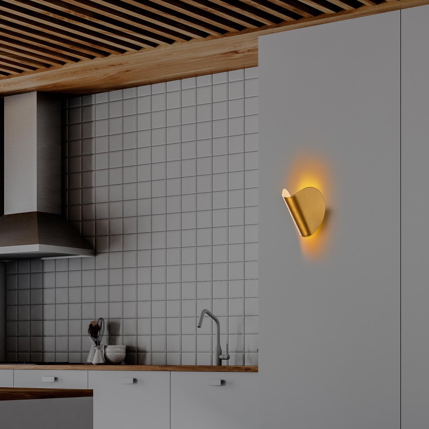 Heybe - 13624 in Gold präsentiert im Onlineshop von KAQTU Design AG. Wandleuchte ist von Opviq