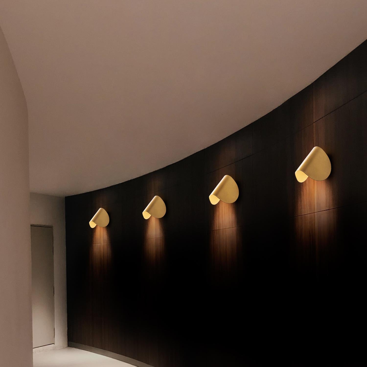 Heybe - 13624 in Gold präsentiert im Onlineshop von KAQTU Design AG. Wandleuchte ist von Opviq