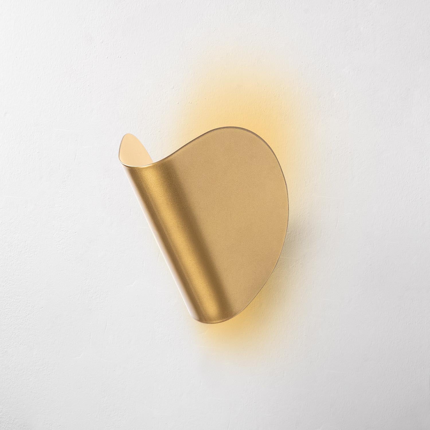 Heybe - 13624 in Gold präsentiert im Onlineshop von KAQTU Design AG. Wandleuchte ist von Opviq