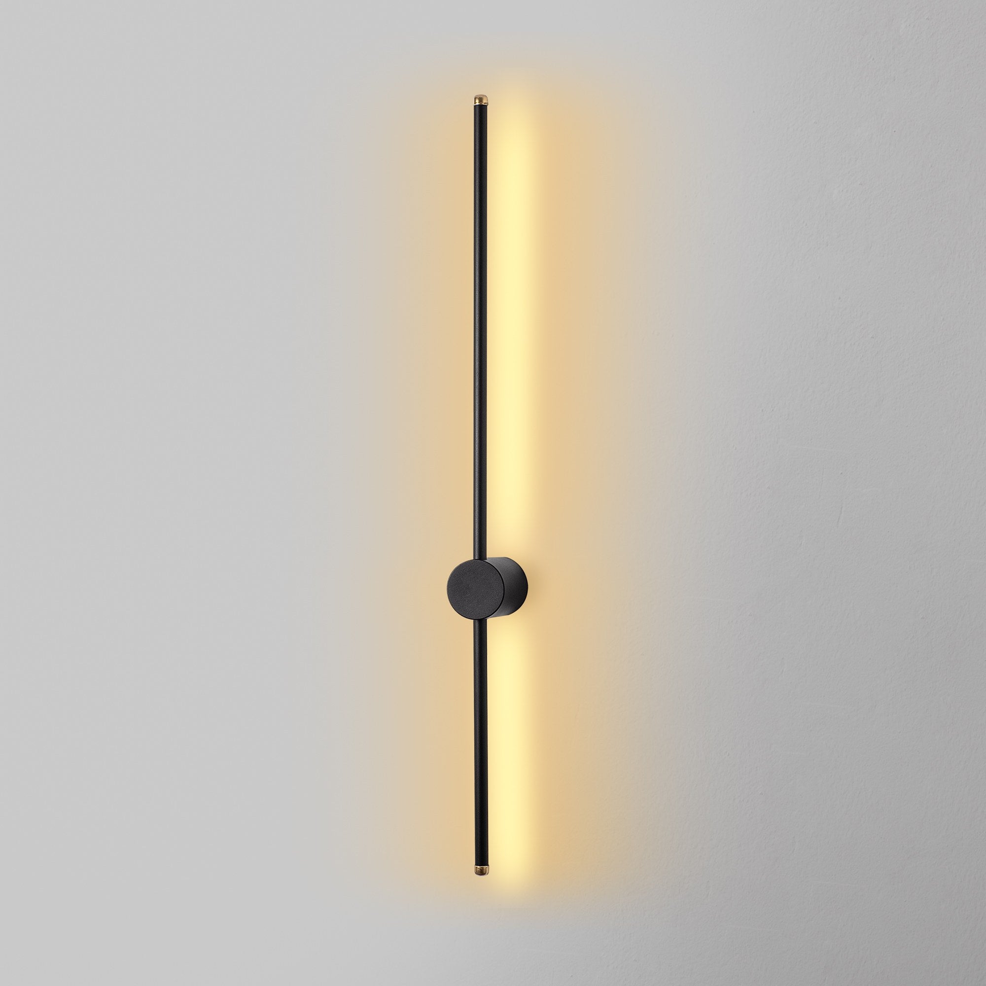 Sword - 13484 in Schwarz präsentiert im Onlineshop von KAQTU Design AG. Wandleuchte ist von Opviq