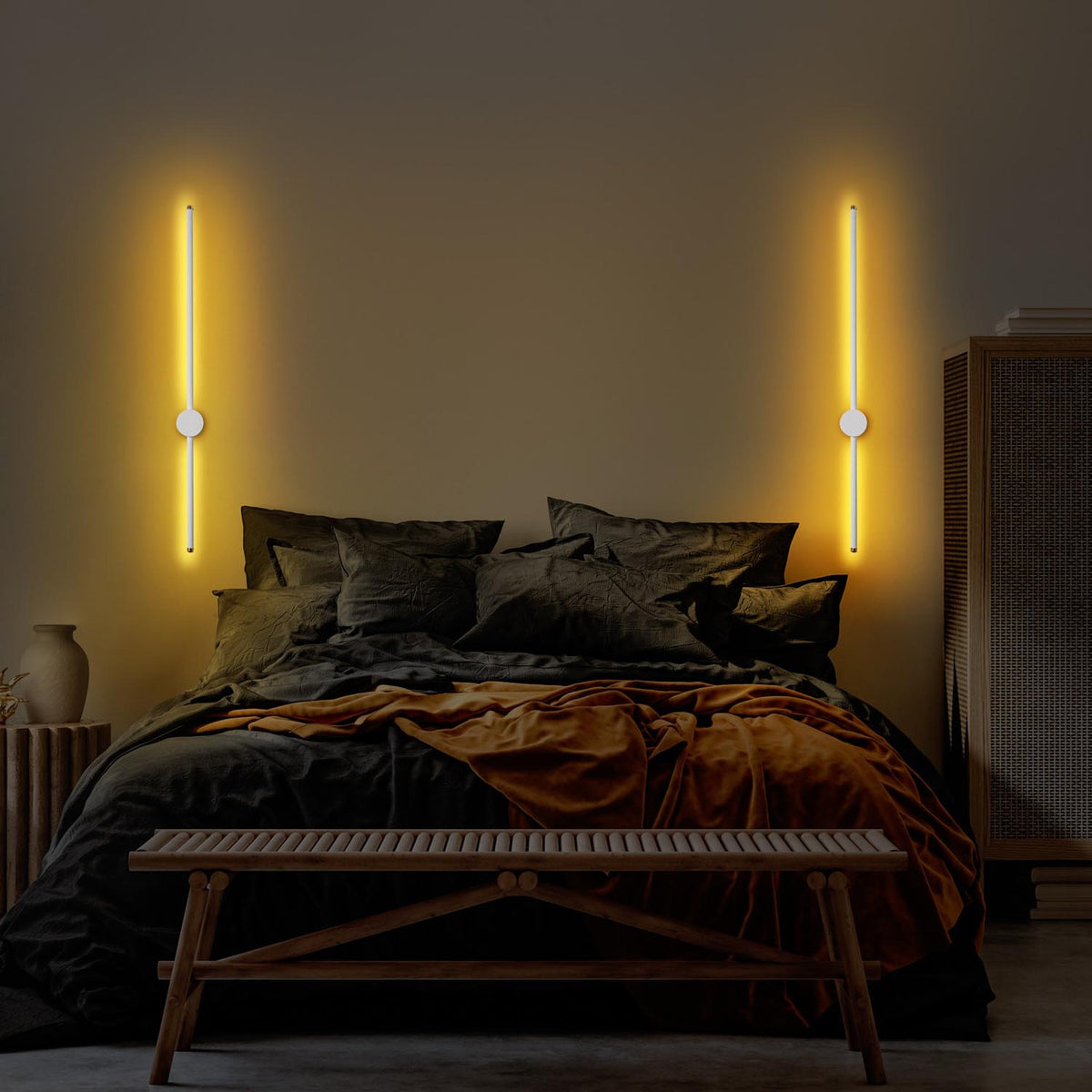 Sword Wandleuchte - Weiss in Weiss präsentiert im Onlineshop von KAQTU Design AG. Wandleuchte ist von Opviq