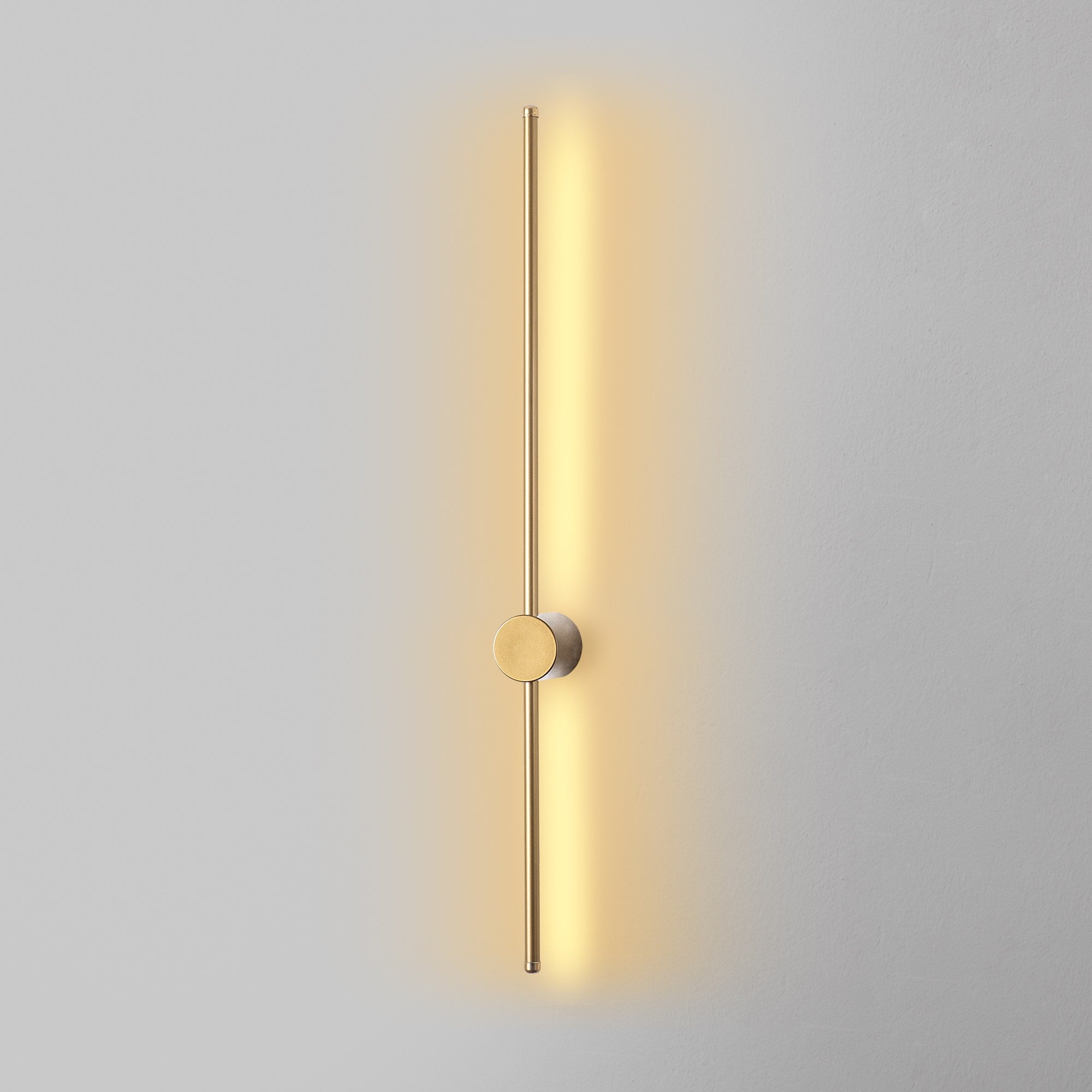 Sword - 13487 in Gold präsentiert im Onlineshop von KAQTU Design AG. Wandleuchte ist von Opviq
