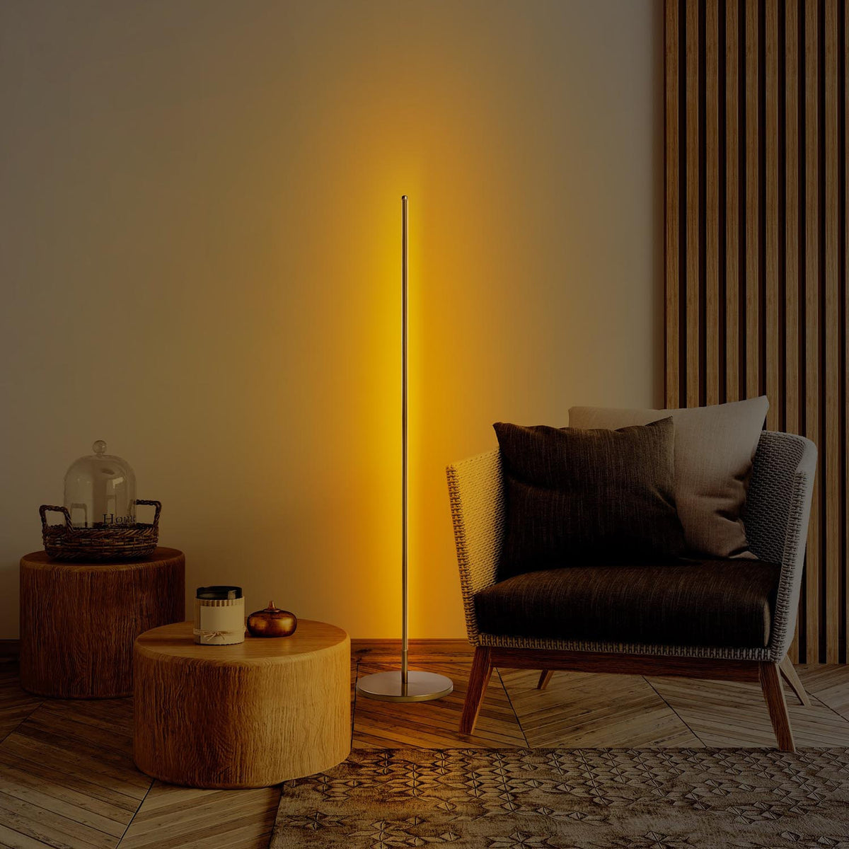 Only Stehleuchte - Gold in Gold präsentiert im Onlineshop von KAQTU Design AG. Stehleuchte ist von Opviq