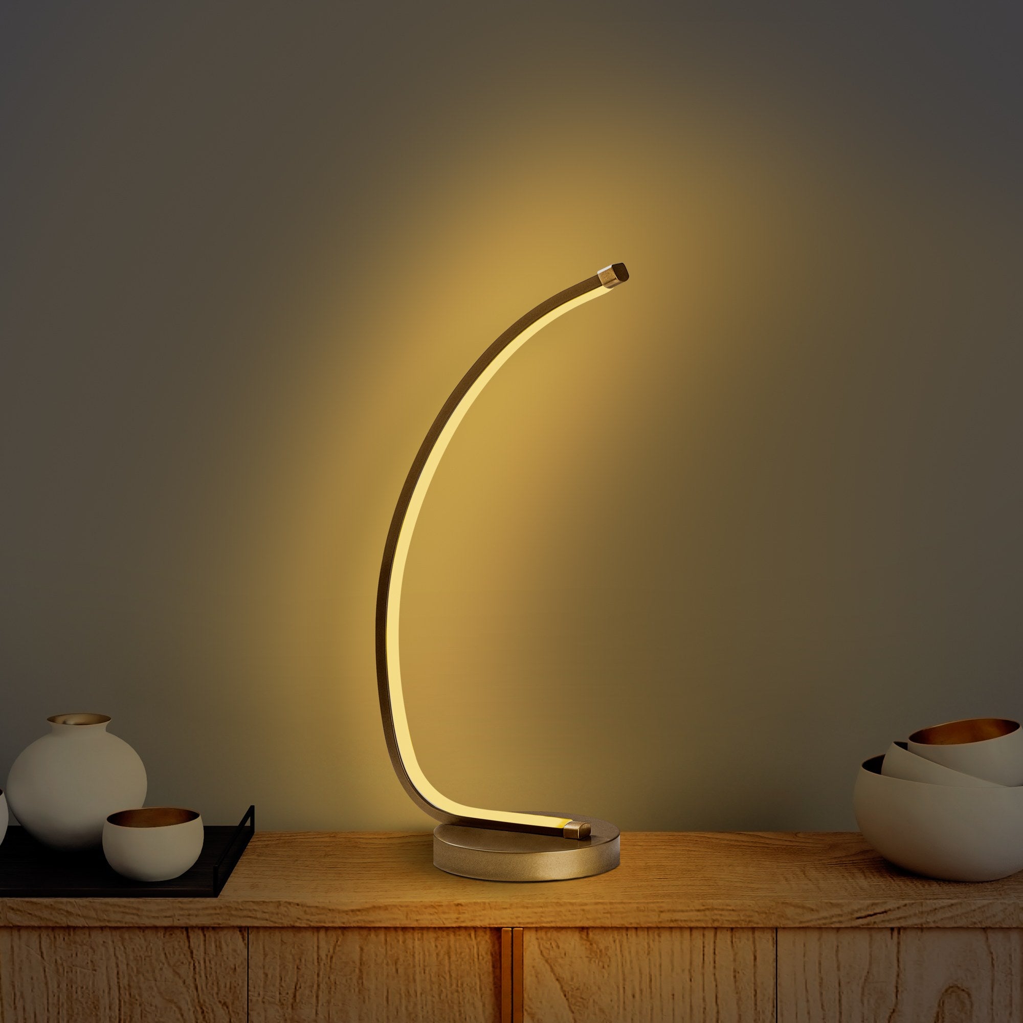 Bevel - 13322 in Gold präsentiert im Onlineshop von KAQTU Design AG. Tischleuchte ist von Opviq
