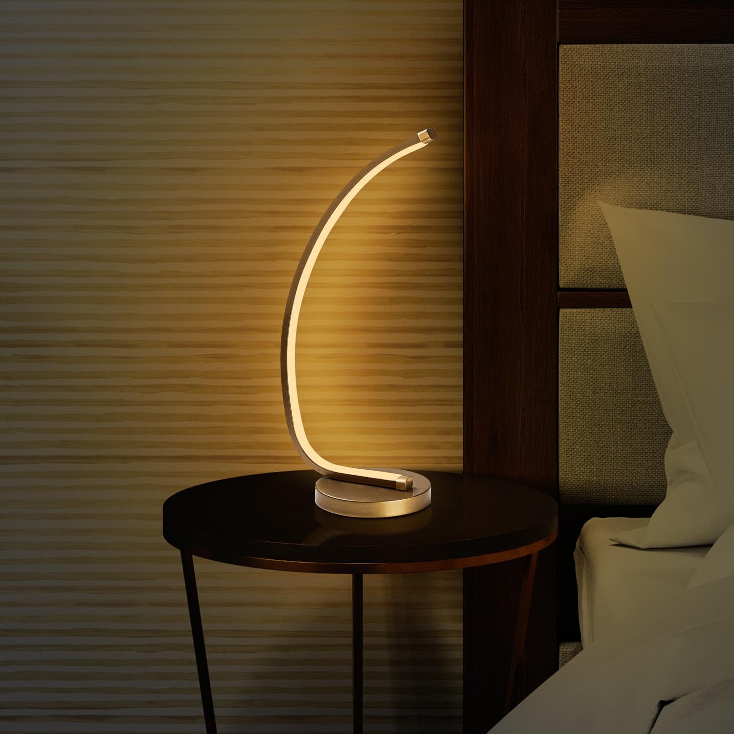 Bevel - 13322 in Gold präsentiert im Onlineshop von KAQTU Design AG. Tischleuchte ist von Opviq