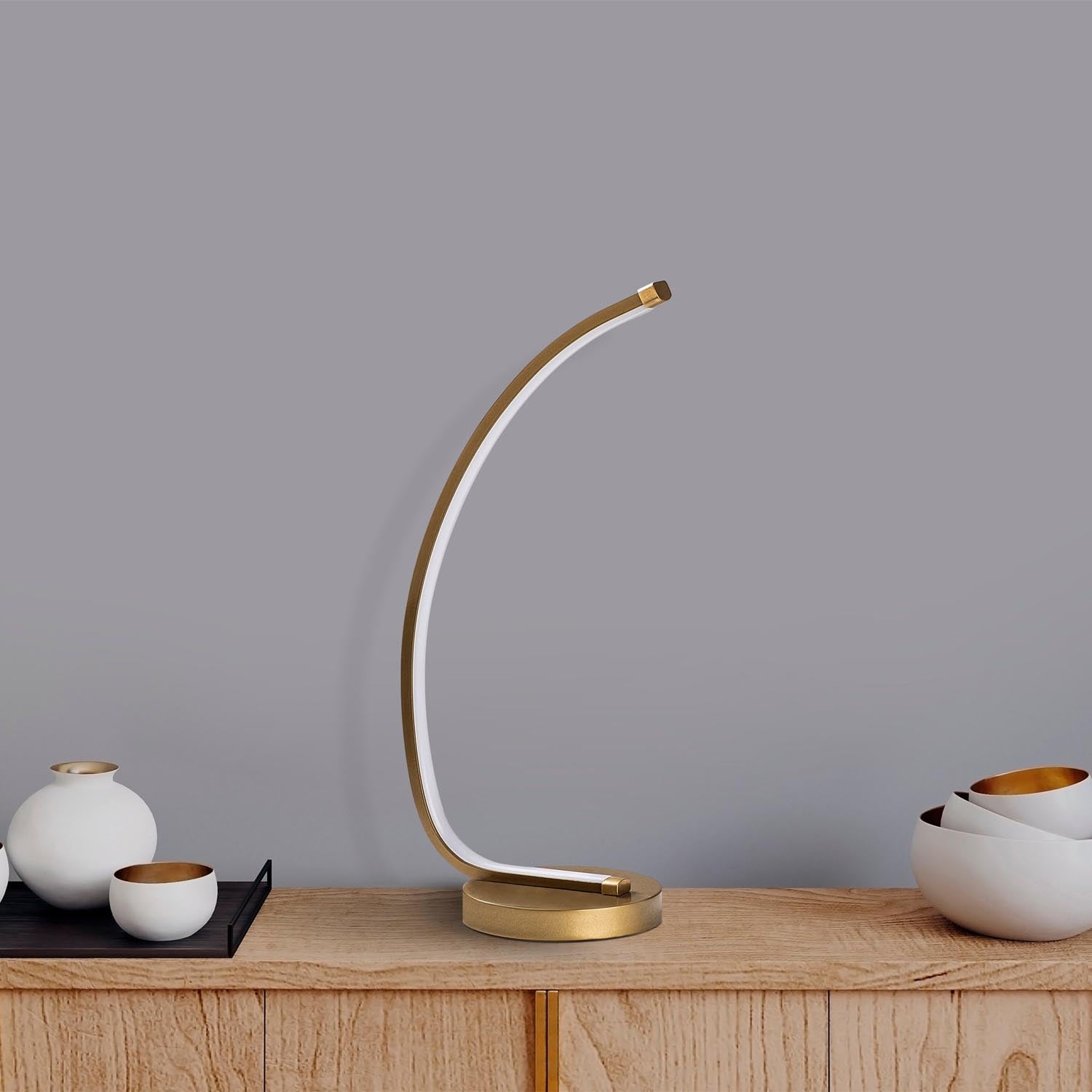 Bevel - 13322 in Gold präsentiert im Onlineshop von KAQTU Design AG. Tischleuchte ist von Opviq