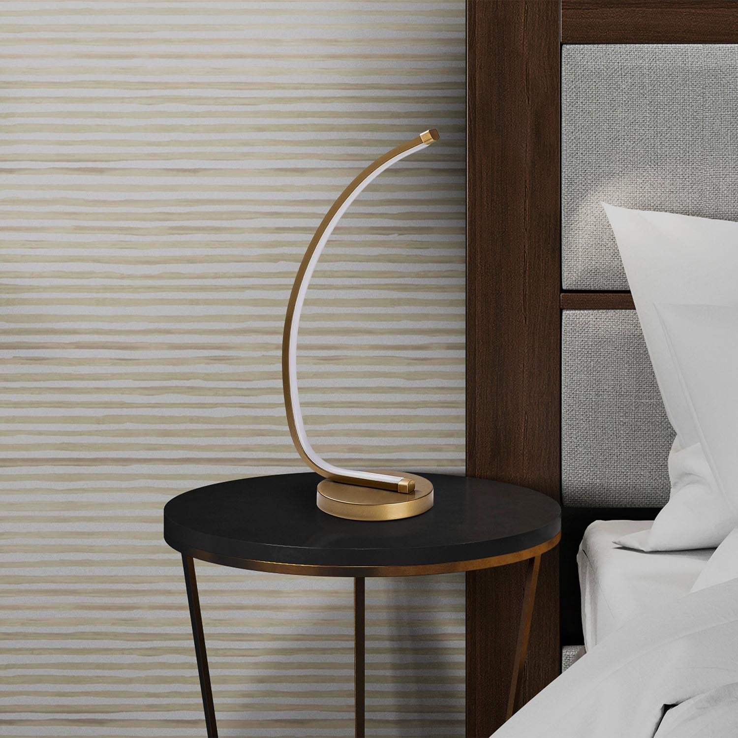 Bevel - 13322 in Gold präsentiert im Onlineshop von KAQTU Design AG. Tischleuchte ist von Opviq
